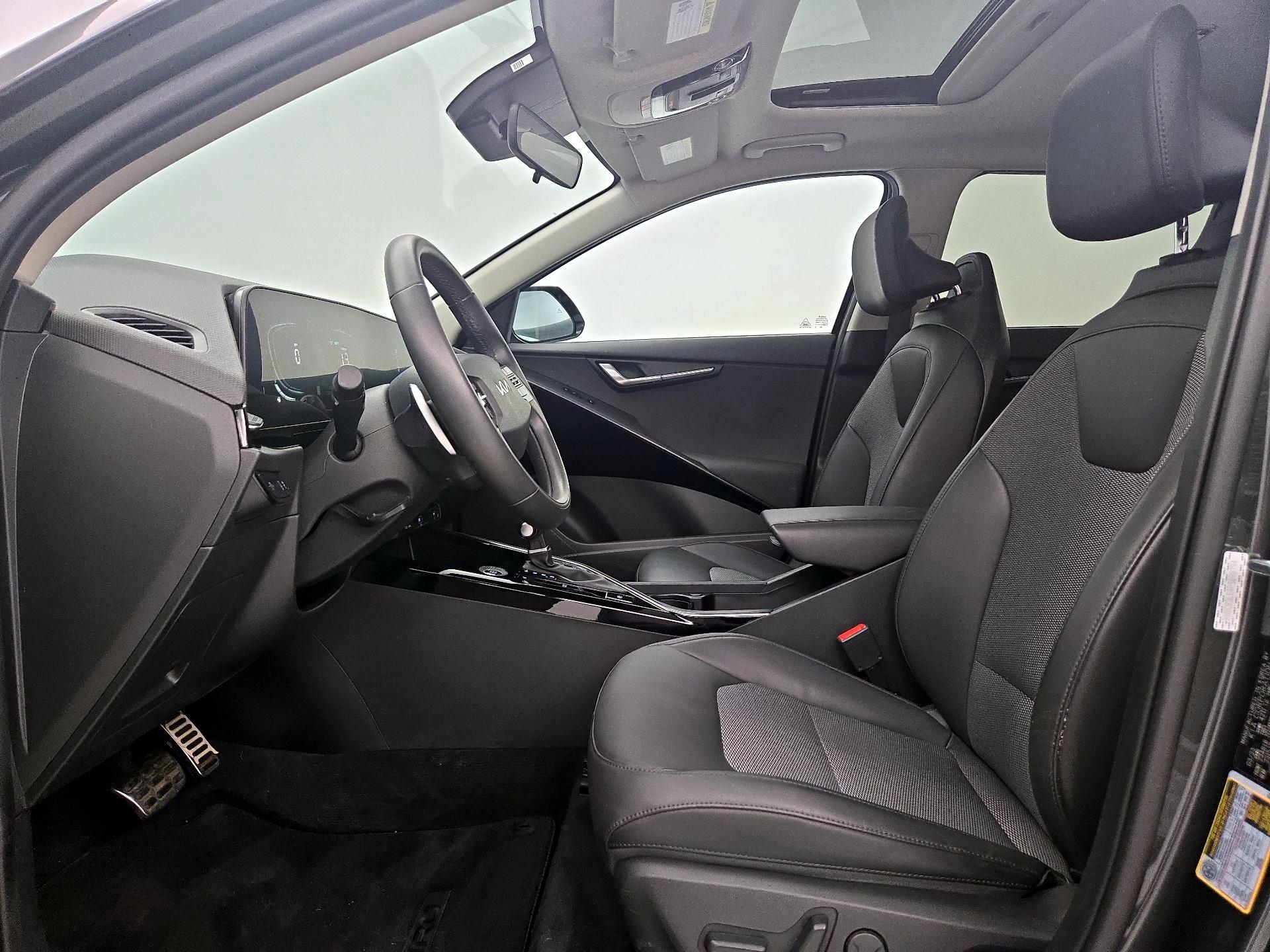 Thumbnail: 2023 Kia Niro - 11