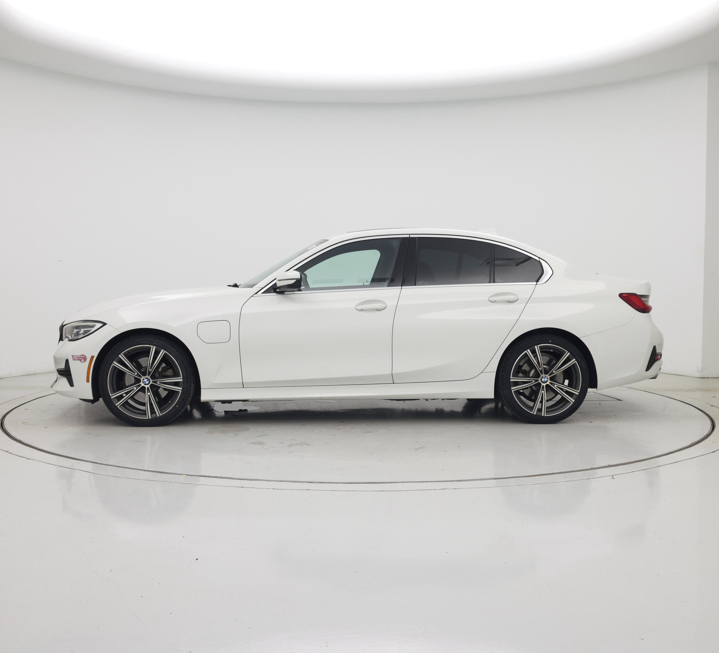 Thumbnail: 2021 BMW 3 Series - 3