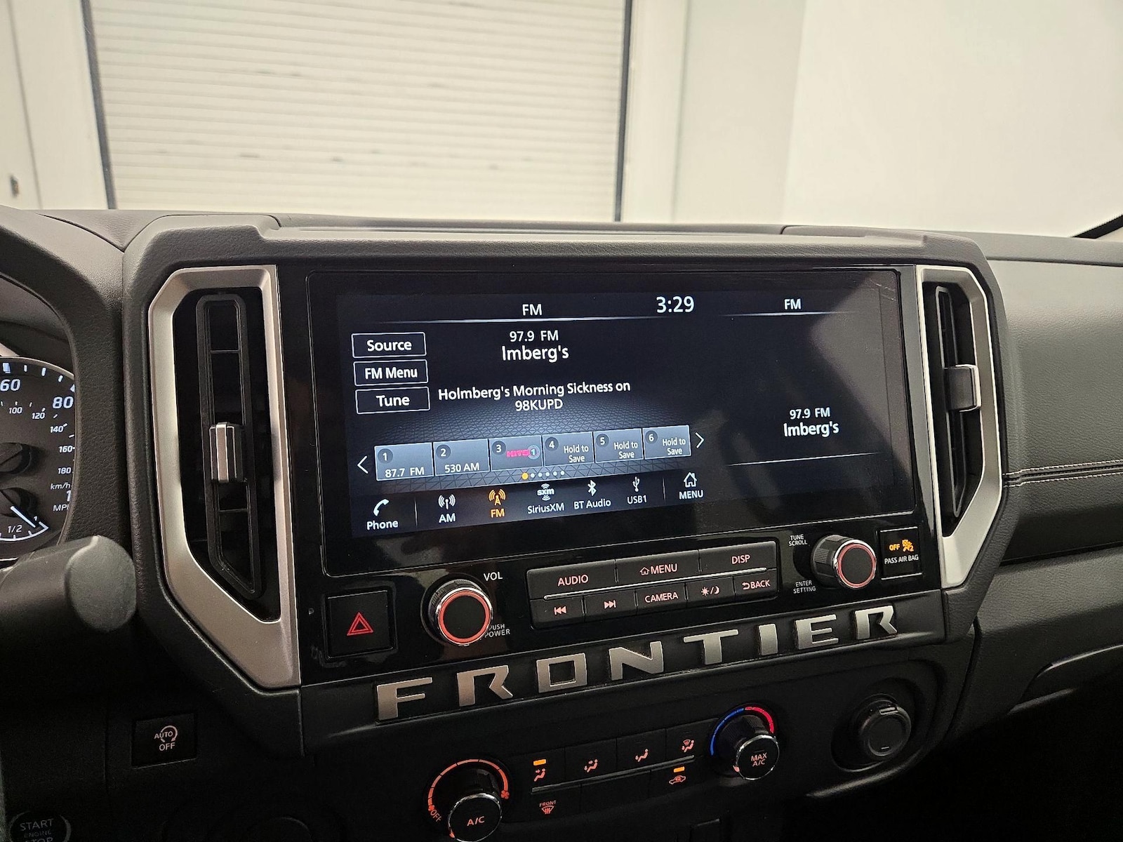 2025 Nissan Frontier SV - Photo 16