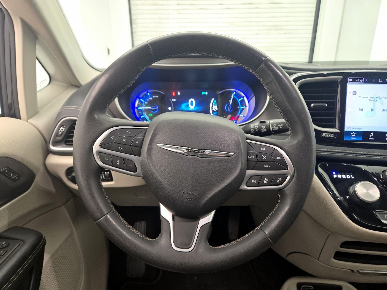 2023 Chrysler Pacifica Hybrid Touring L - Photo 11