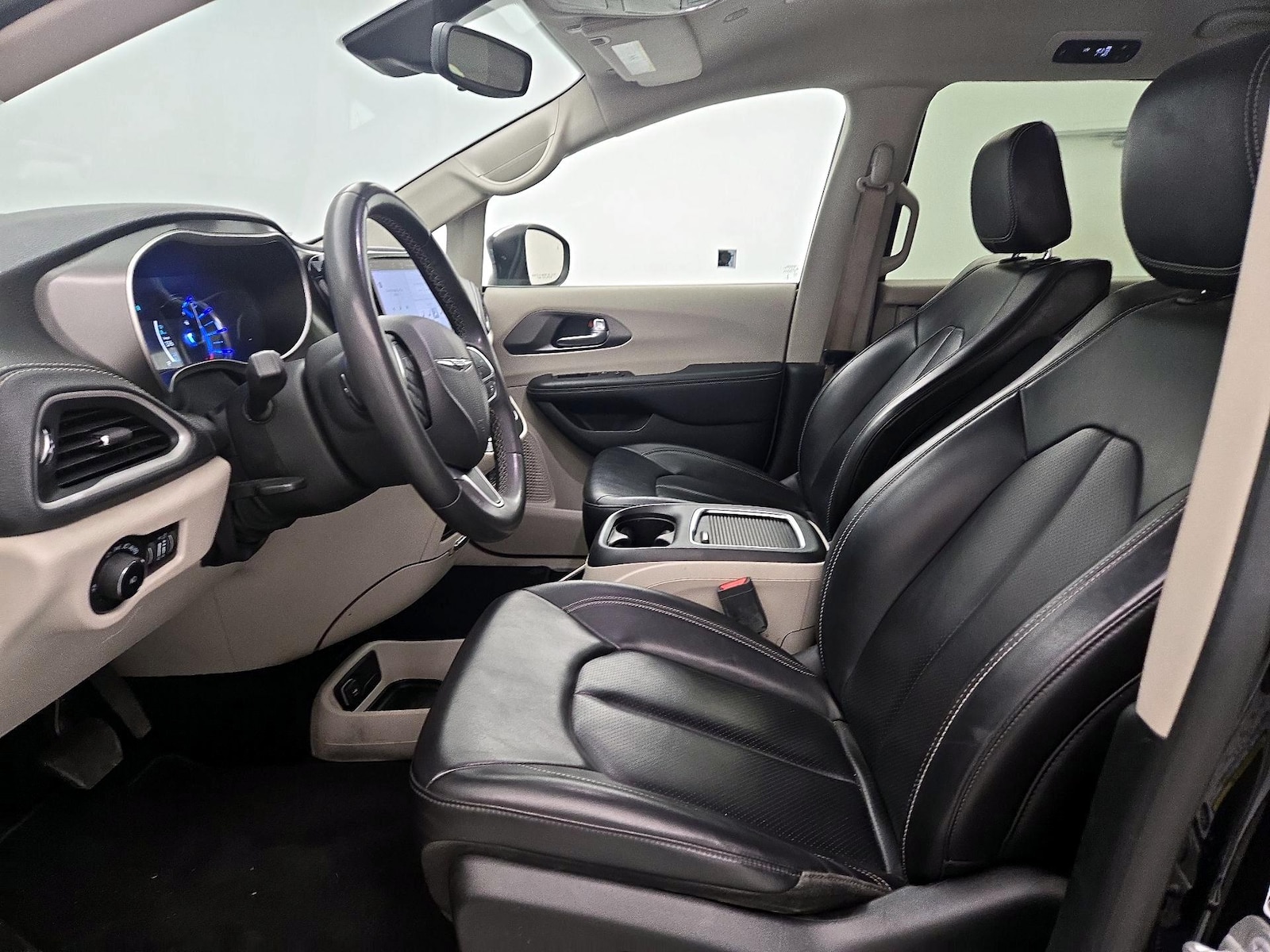 2023 Chrysler Pacifica Hybrid Touring L - Photo 12