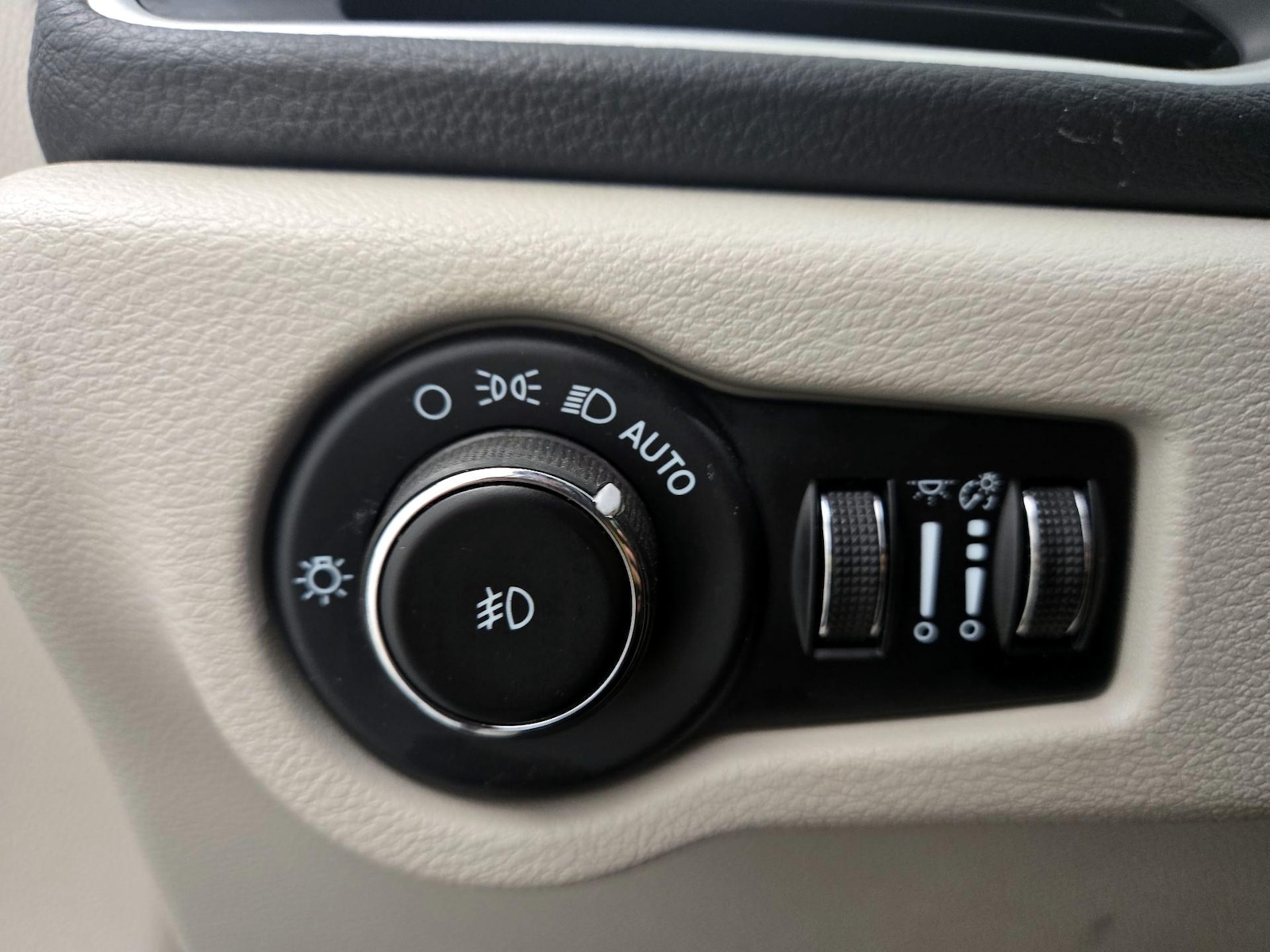 2023 Chrysler Pacifica Hybrid Touring L - Photo 14