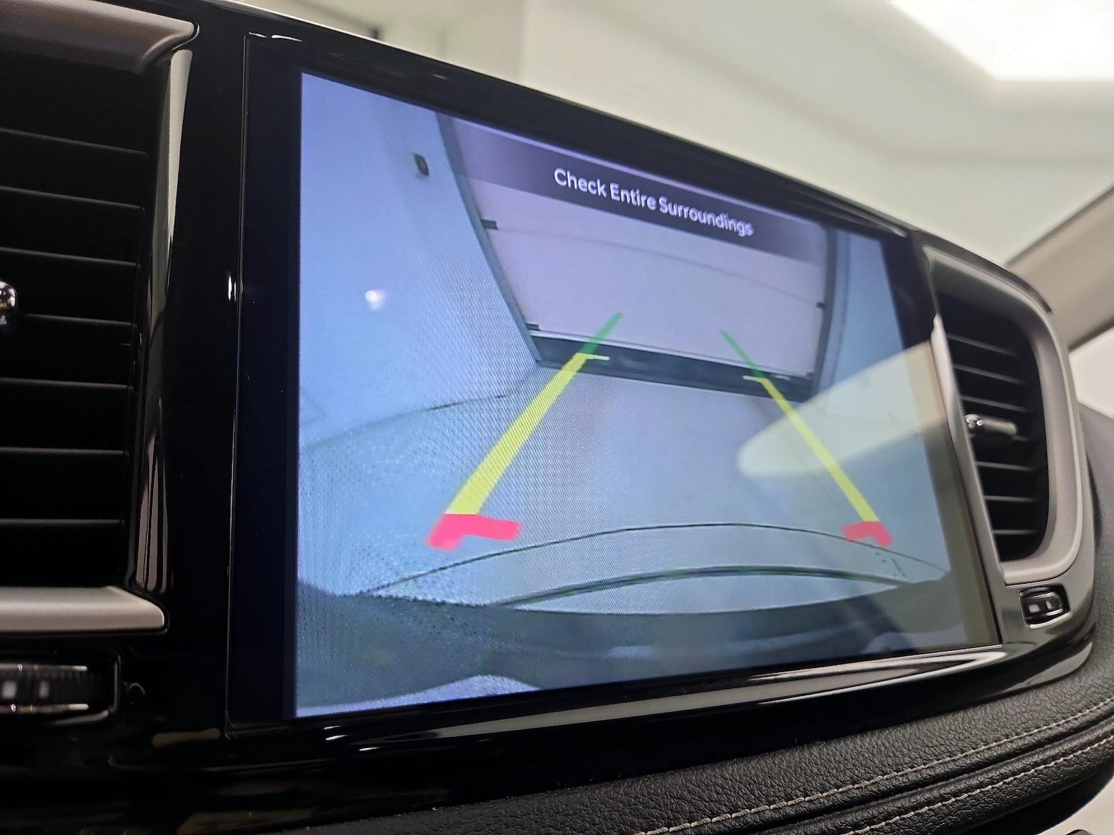 2023 Chrysler Pacifica Hybrid Touring L - Photo 15