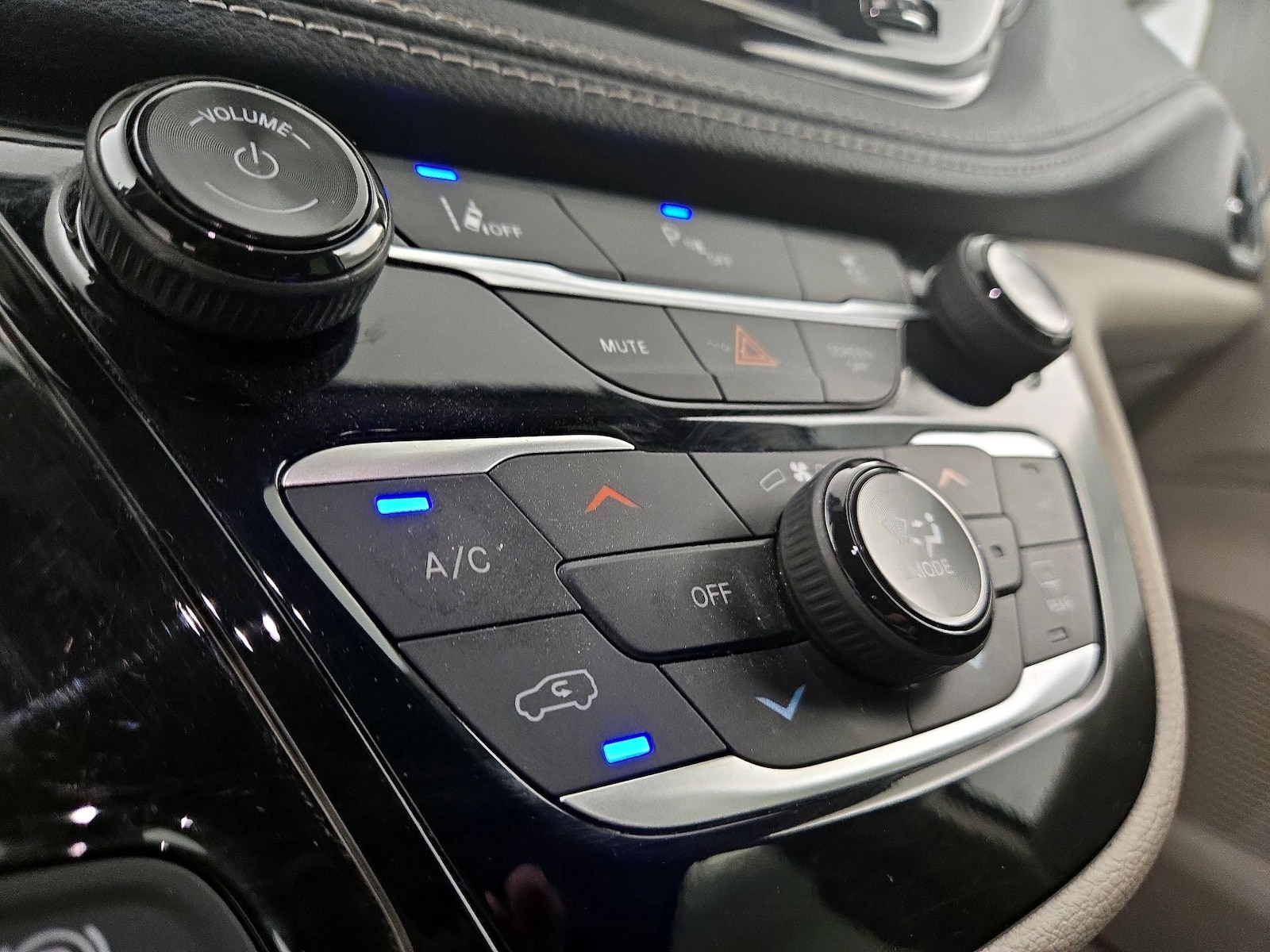 2023 Chrysler Pacifica Hybrid Touring L - Photo 17