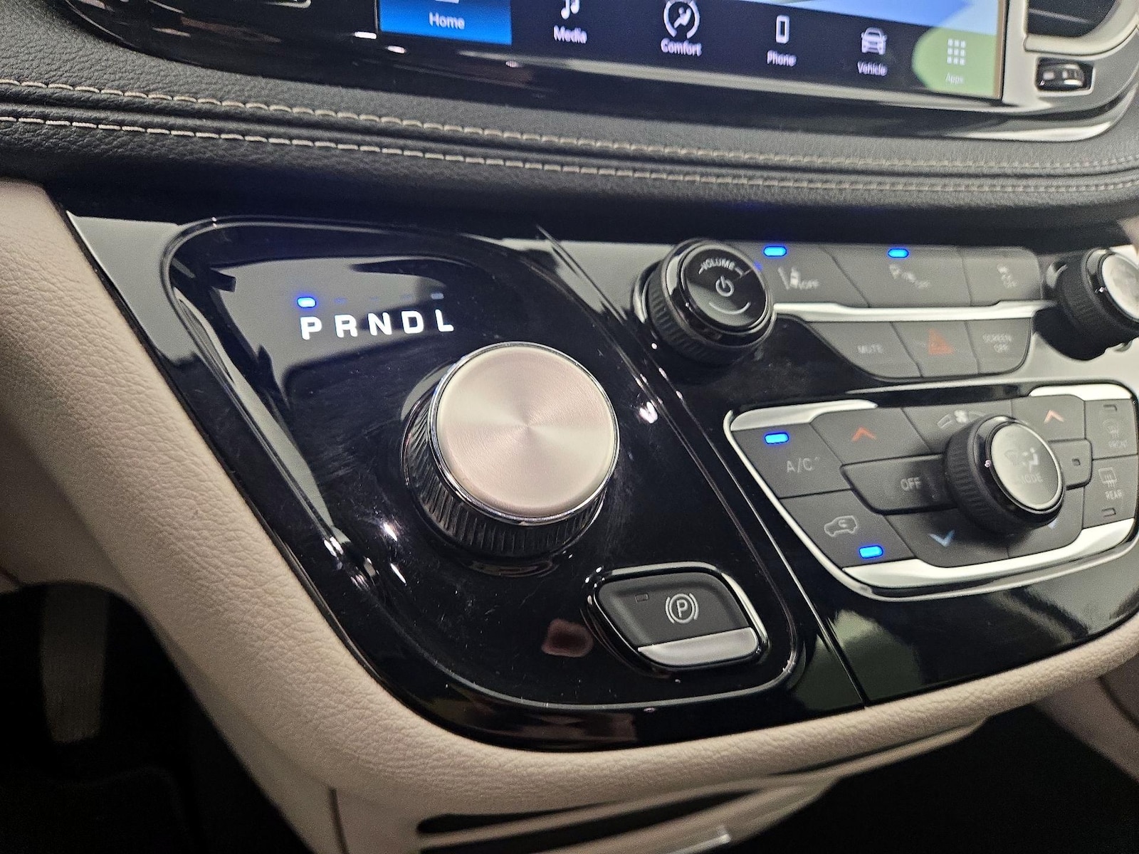 2023 Chrysler Pacifica Hybrid Touring L - Photo 18