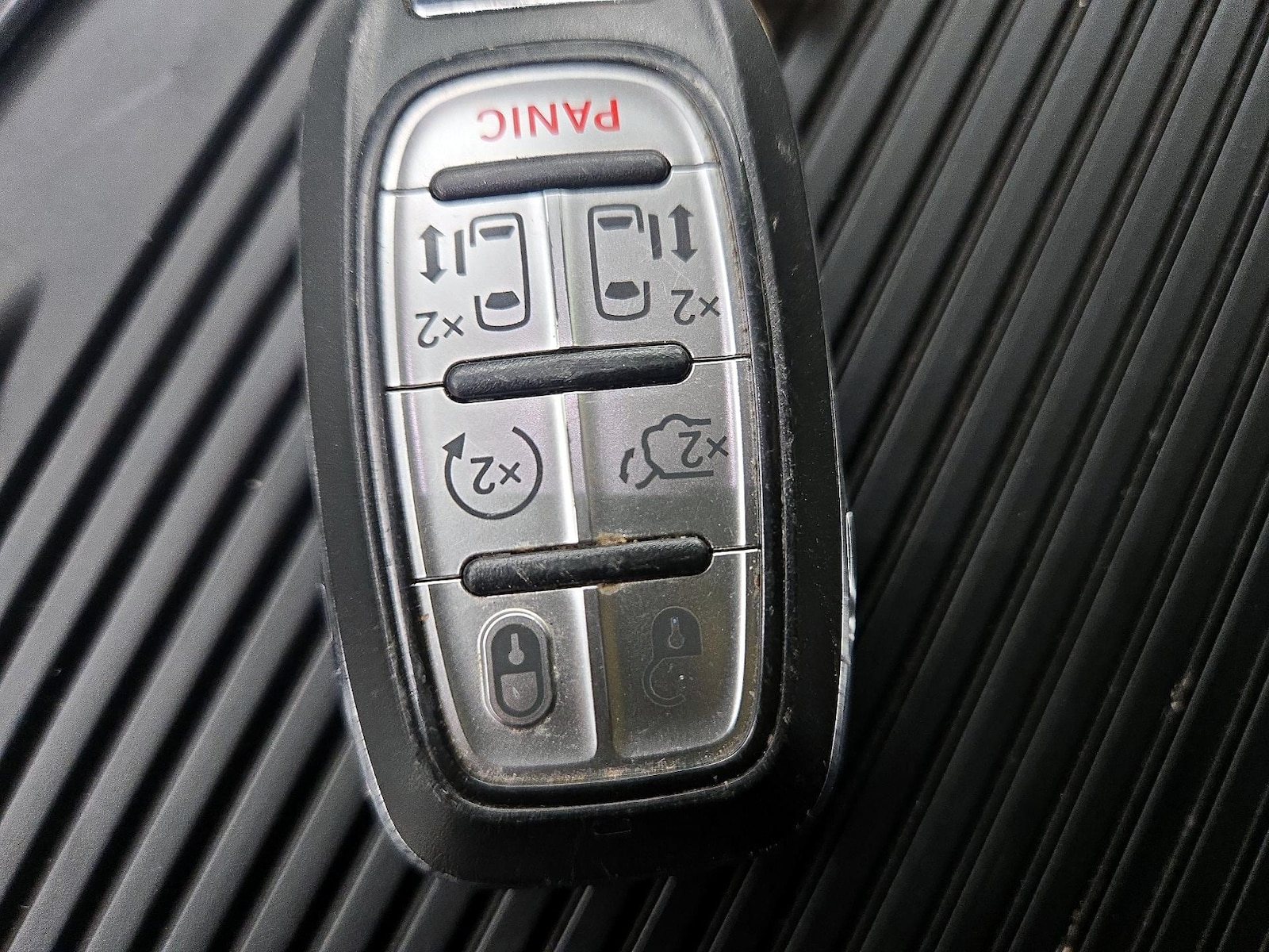 2023 Chrysler Pacifica Hybrid Touring L - Photo 25