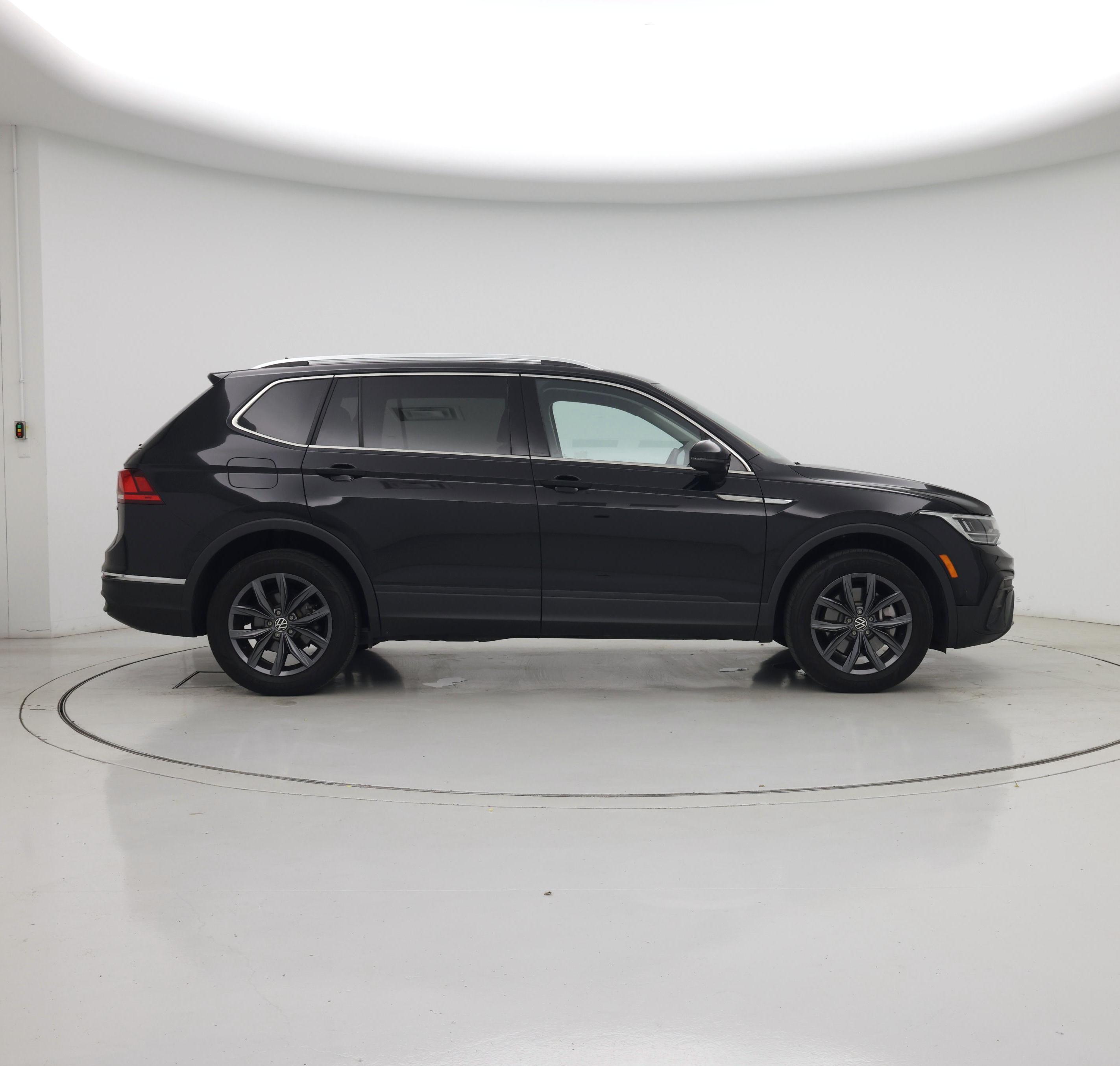 Thumbnail: 2022 Volkswagen Tiguan - 7