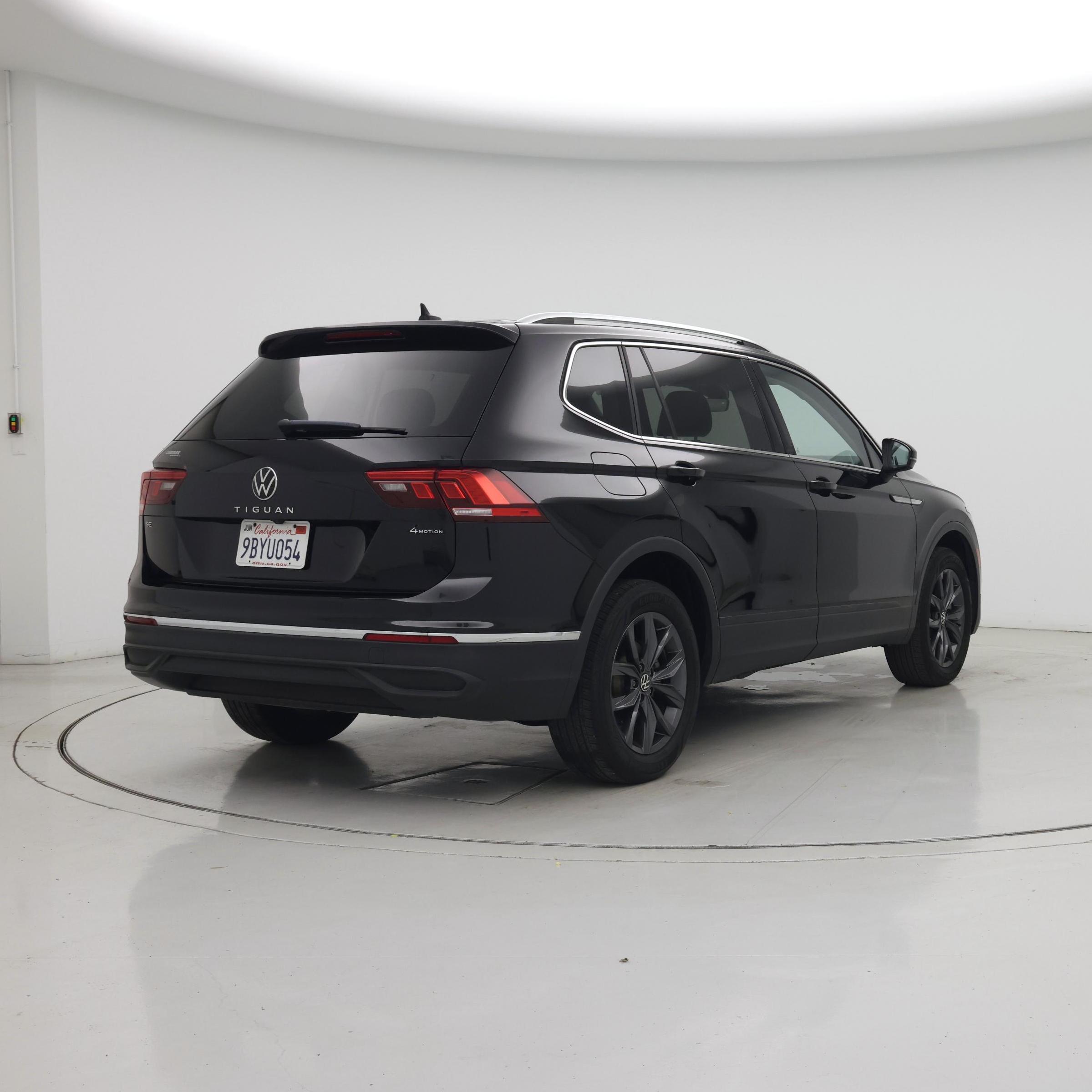 Thumbnail: 2022 Volkswagen Tiguan - 8