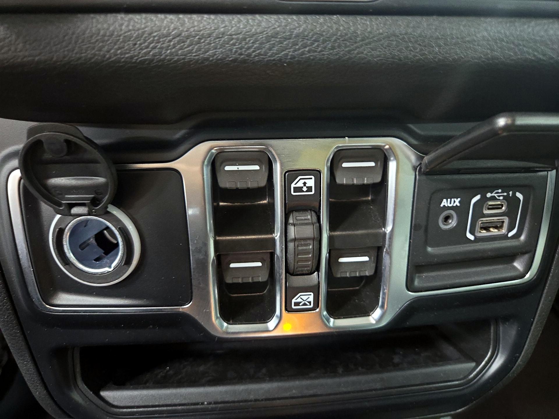 Thumbnail: 2024 Jeep Wrangler - 18
