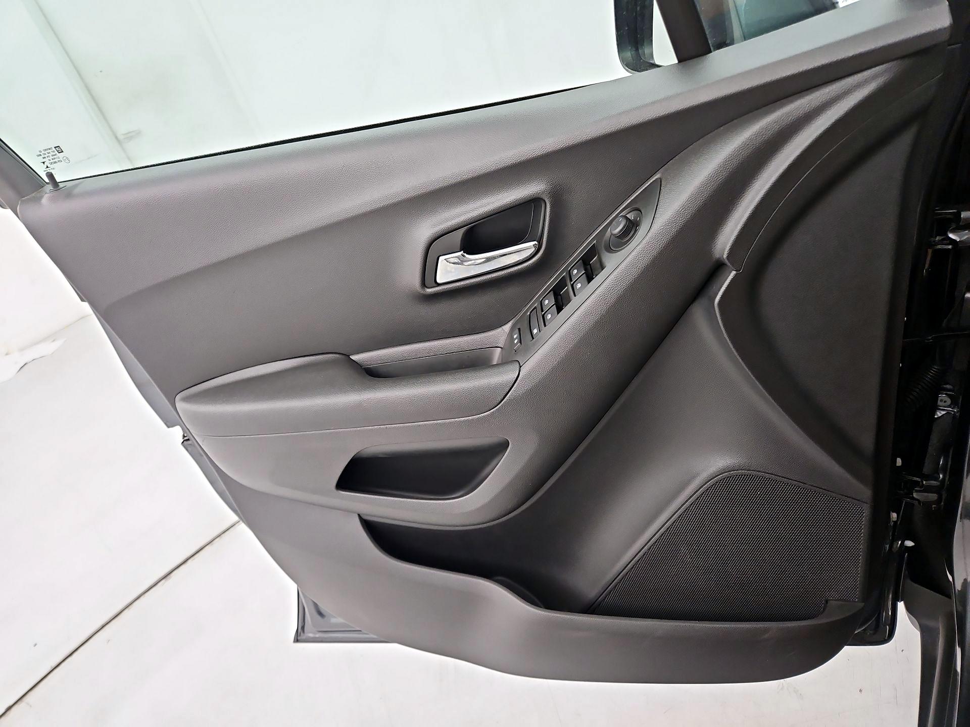 Thumbnail: 2020 Chevrolet Trax - 12