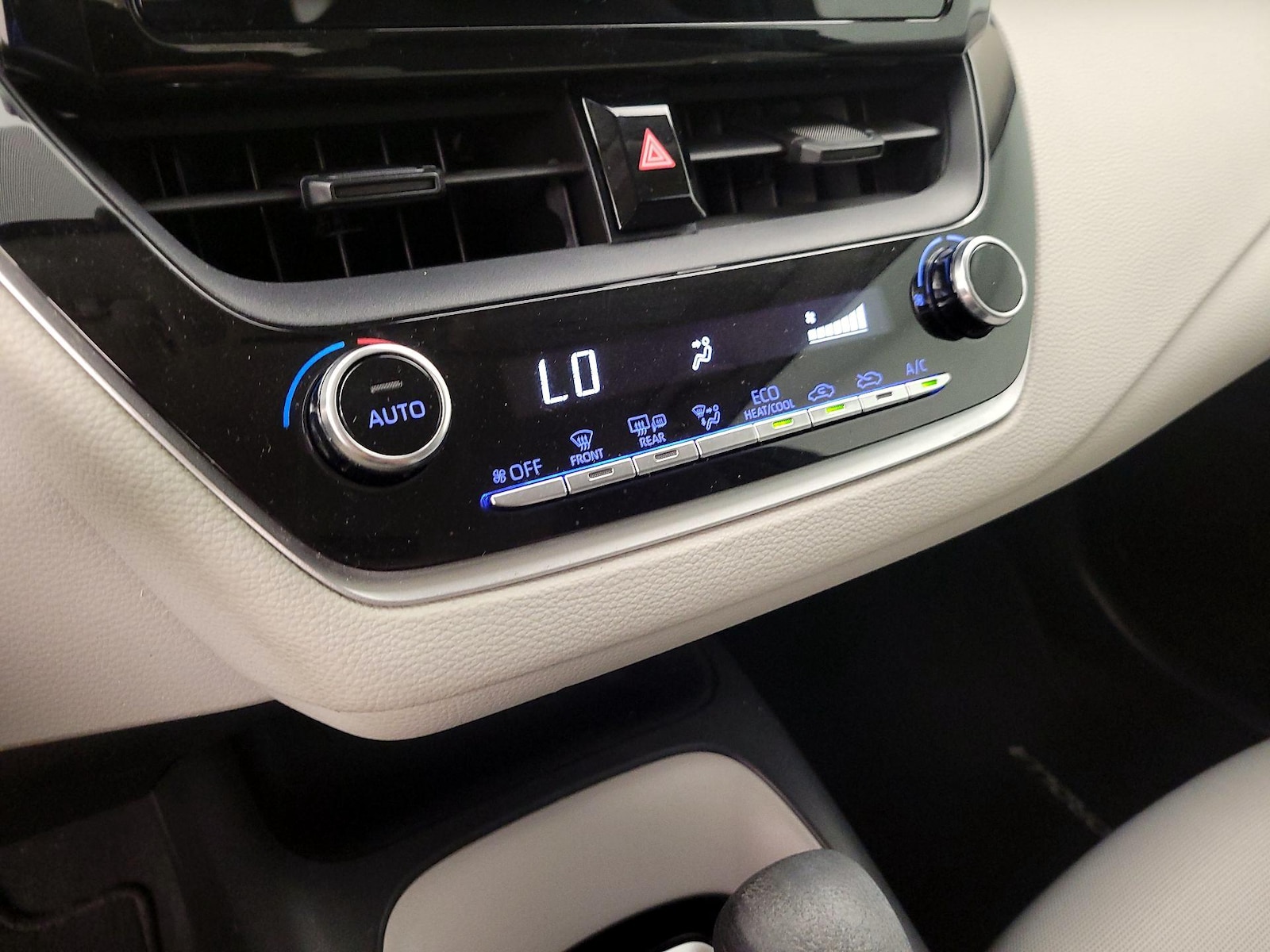 2020 Toyota Corolla LE - Photo 17