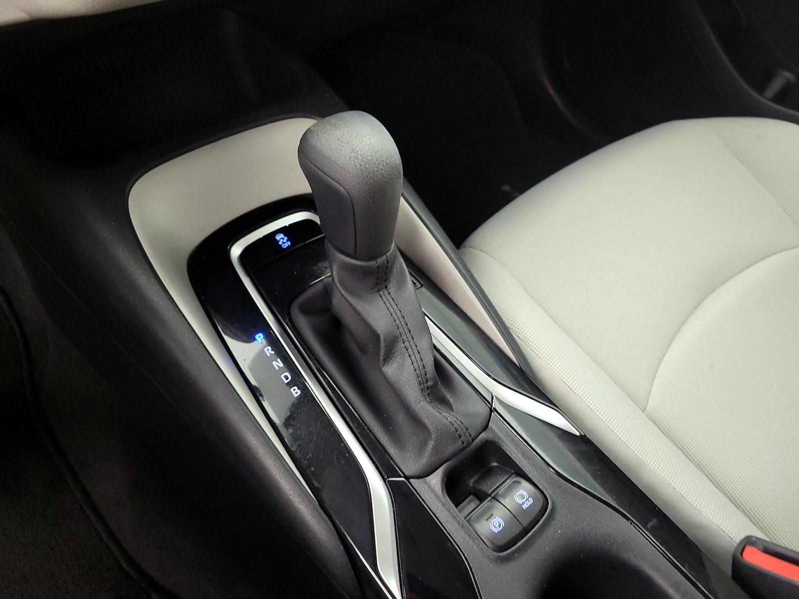 2020 Toyota Corolla LE - Photo 18