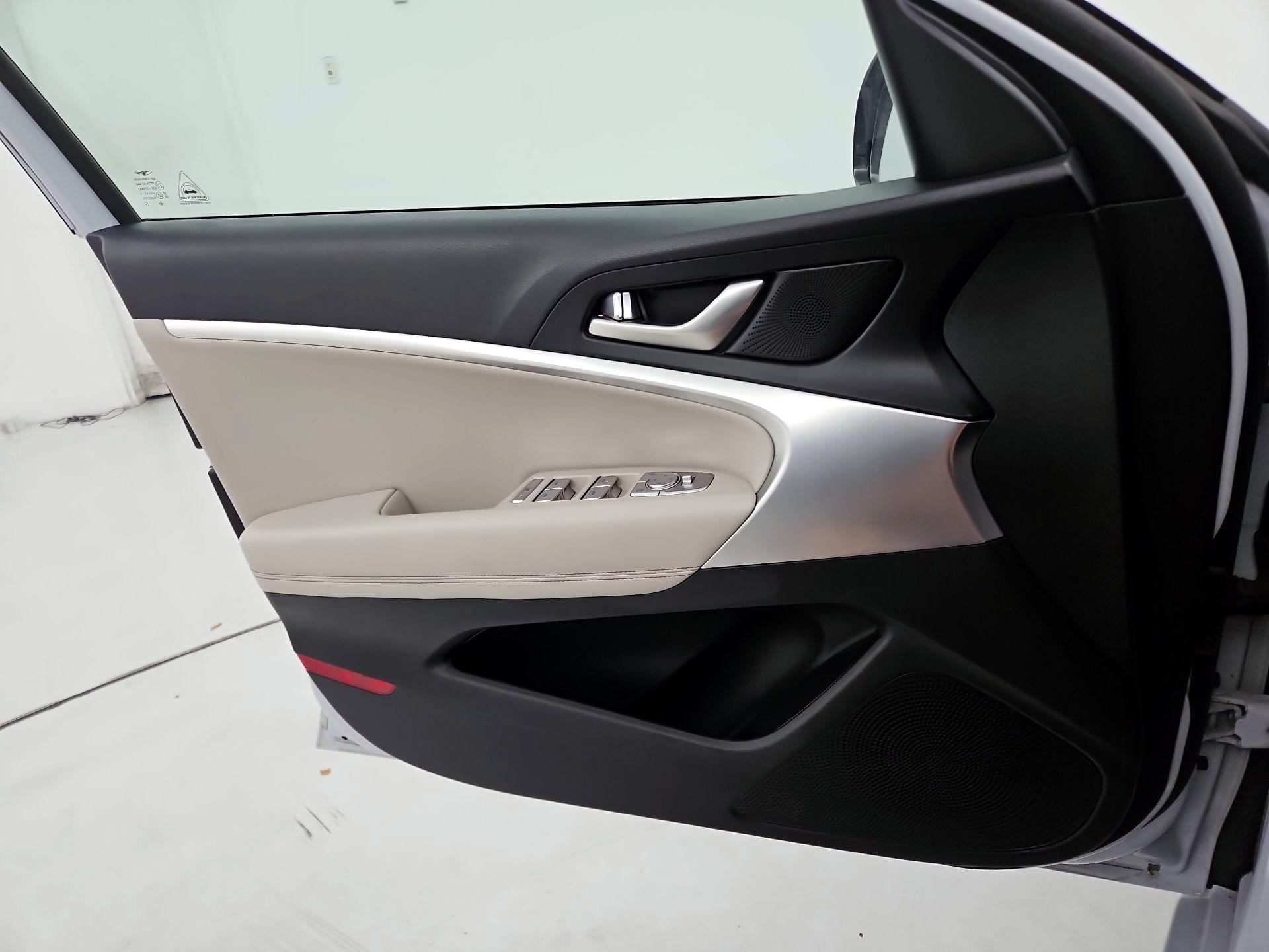 Thumbnail: 2023 Genesis G70 - 12