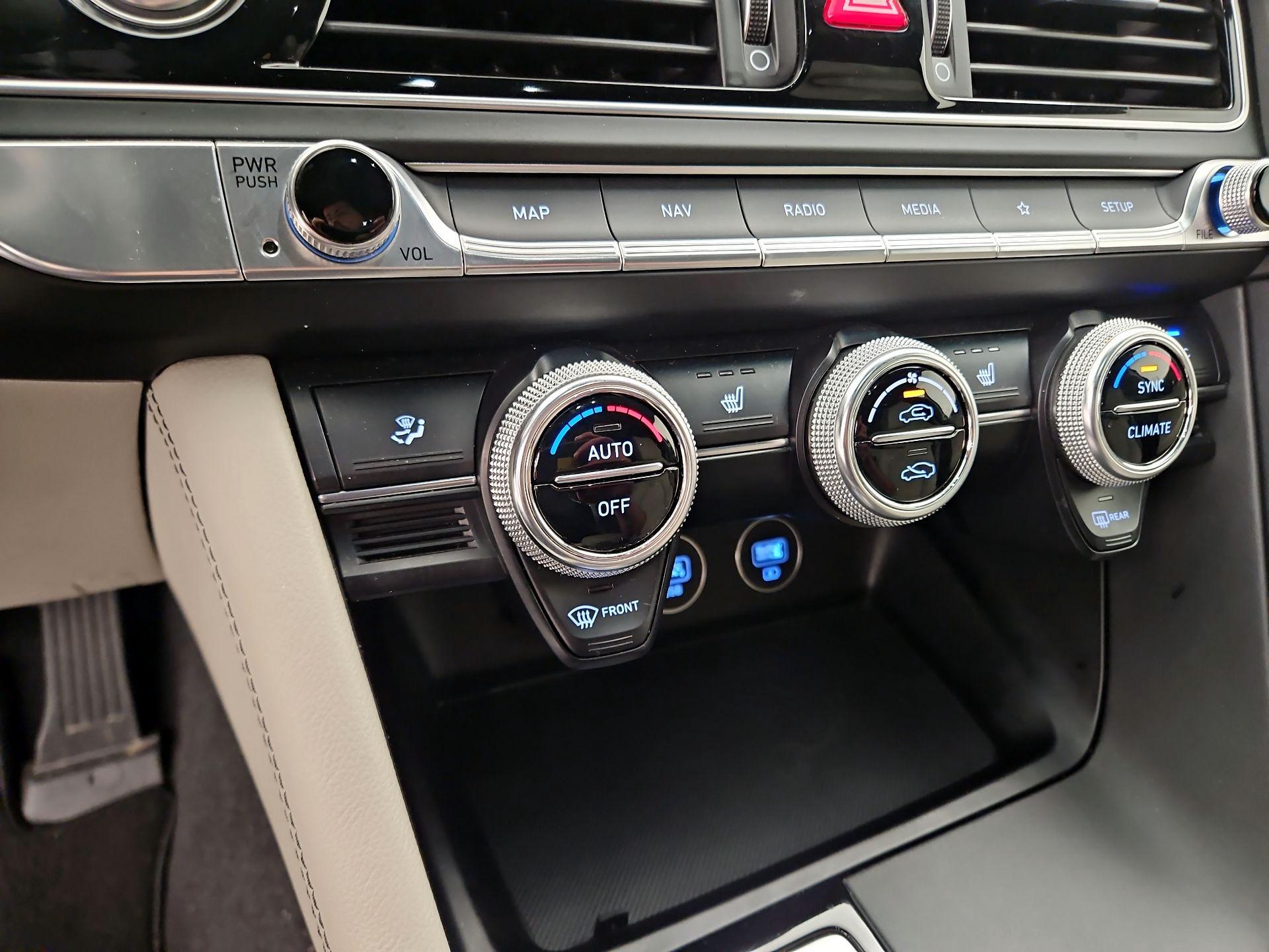 Thumbnail: 2023 Genesis G70 - 17