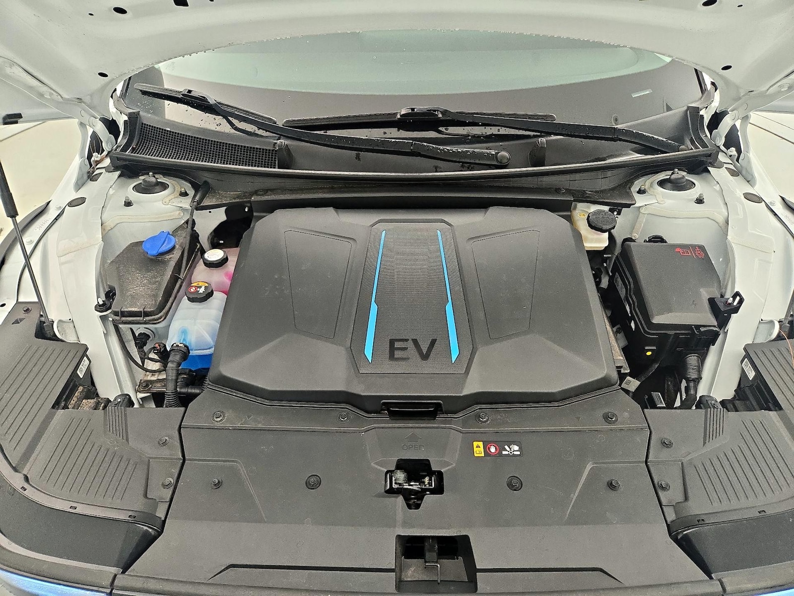 2024 Hyundai IONIQ 5 SE - Photo 23