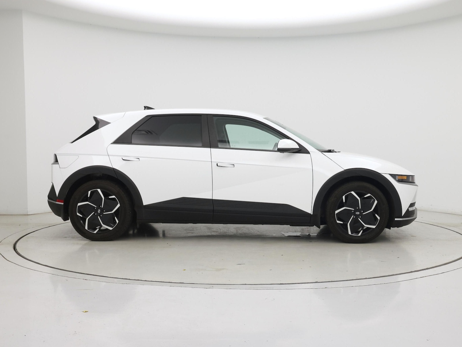 2024 Hyundai IONIQ 5 SE - Photo 8