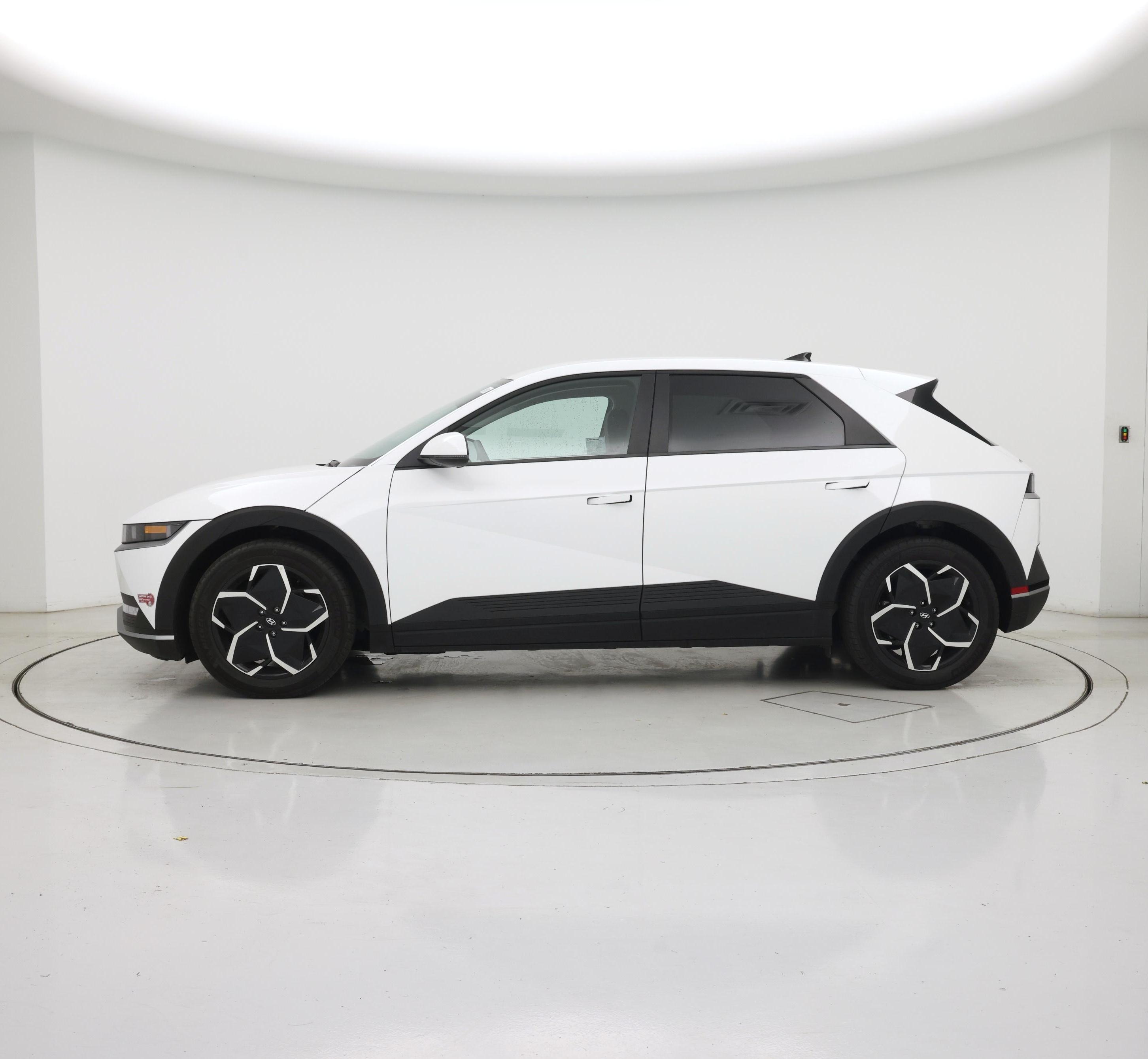 Thumbnail: 2024 Hyundai Ioniq 5 - 3