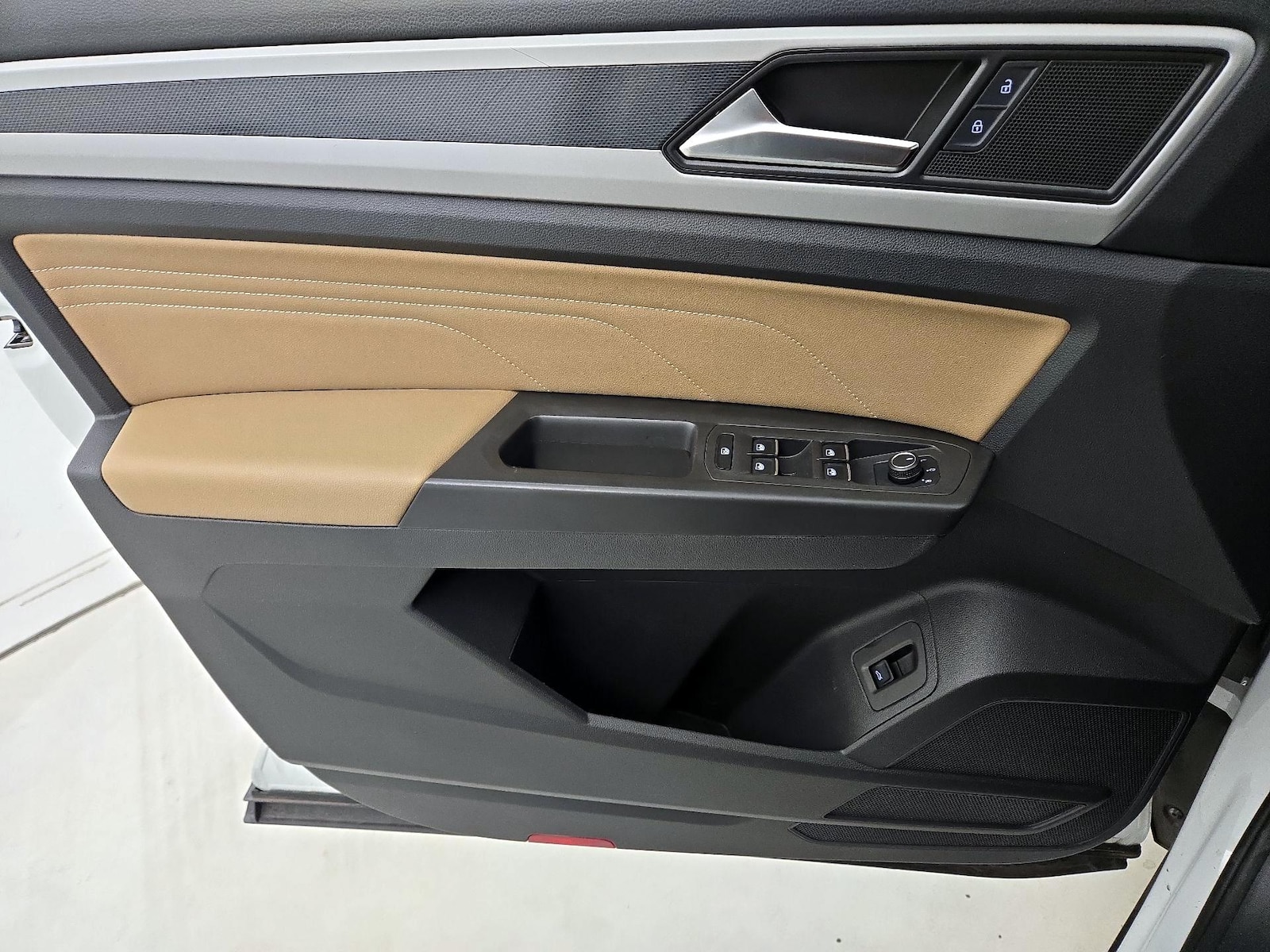 2023 Volkswagen Atlas Cross Sport SE w/Tech - Photo 13