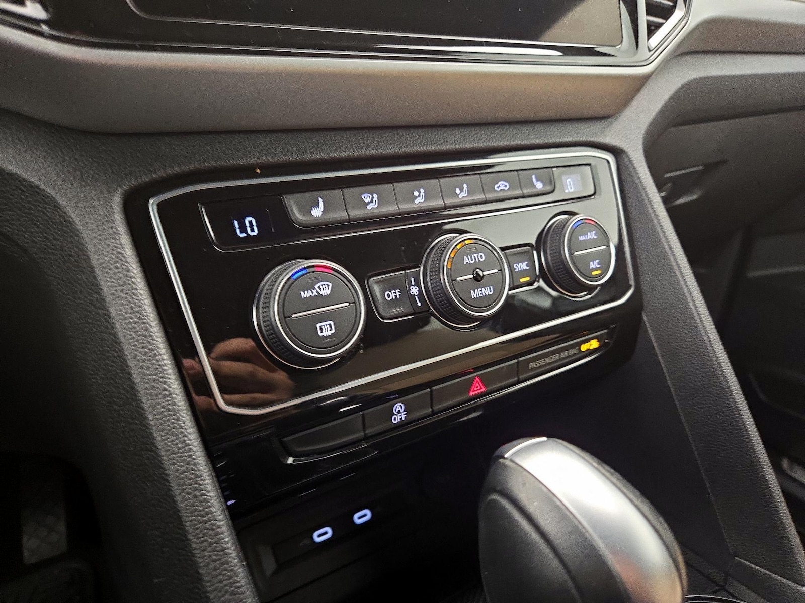 2023 Volkswagen Atlas Cross Sport SE w/Tech - Photo 17