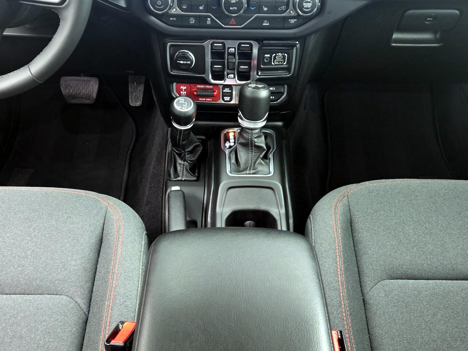 2025 Jeep Wrangler 4-Door Rubicon - Photo 18