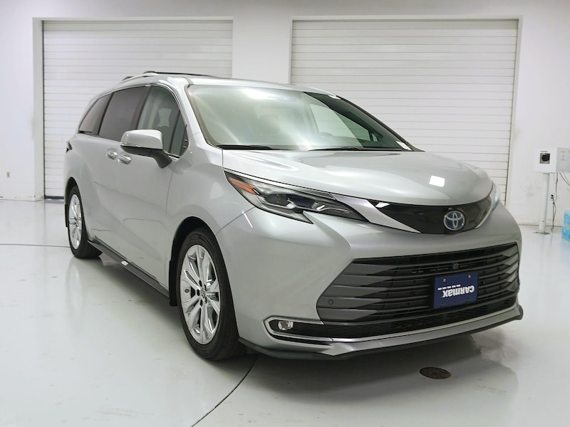 2022 Toyota Sienna Hybrid Platinum