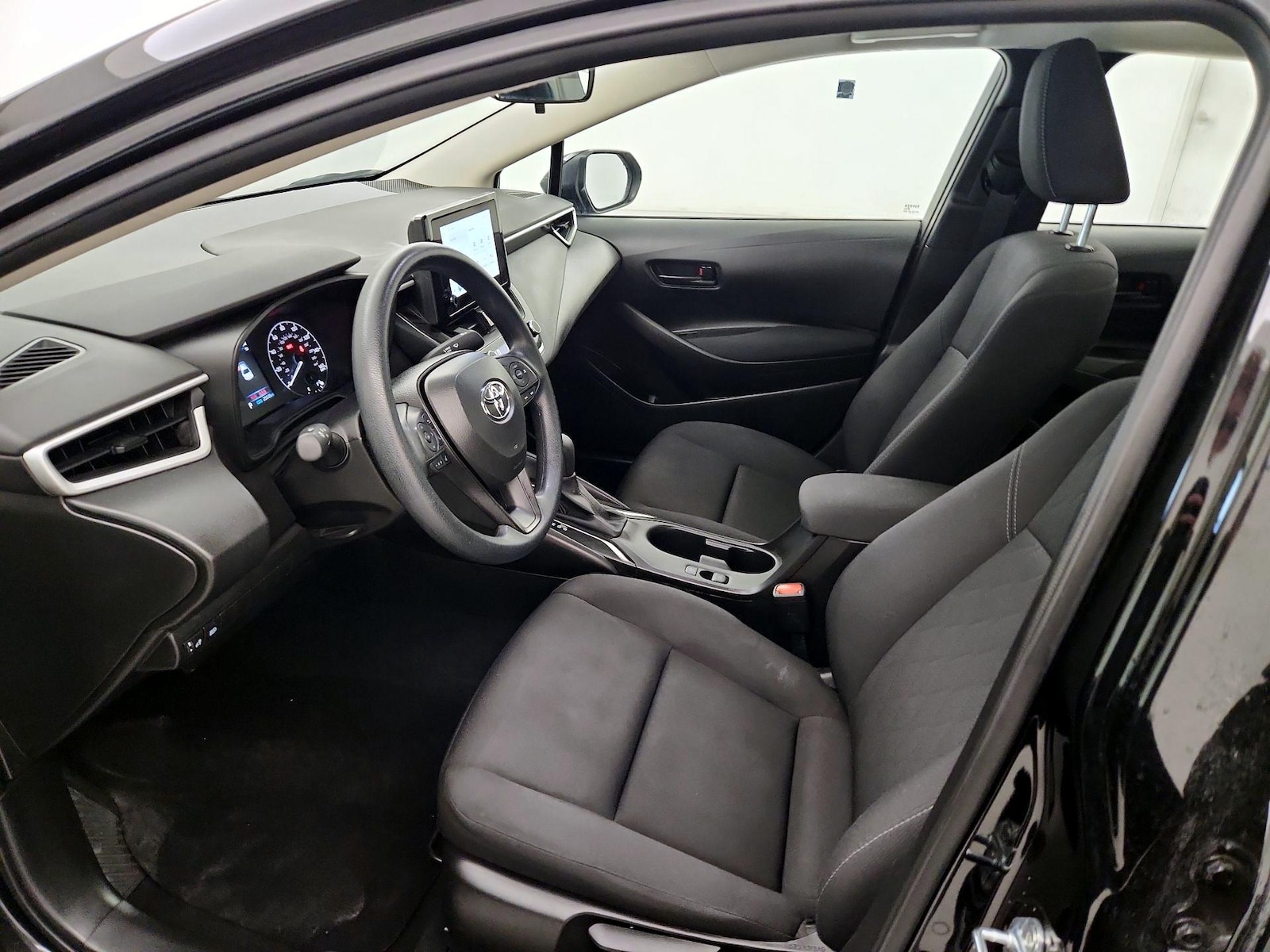2025 Toyota Corolla LE - Photo 10