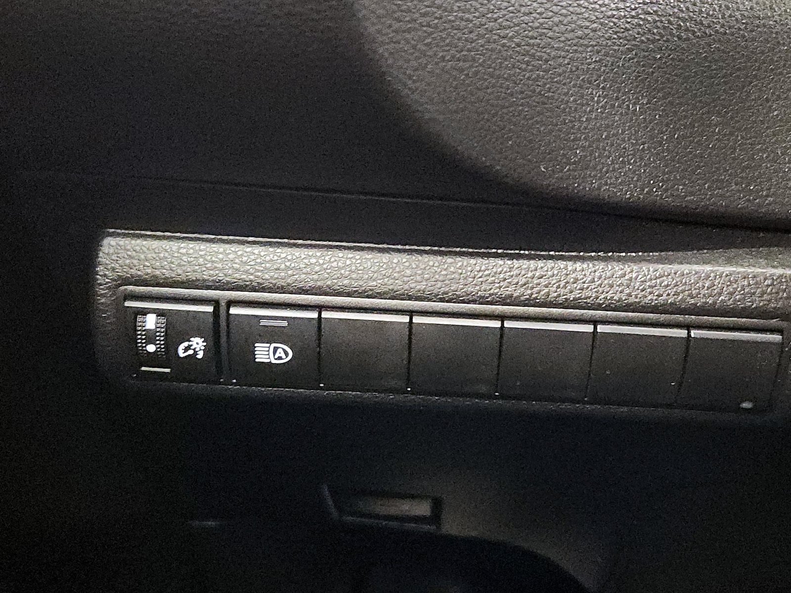 2025 Toyota Corolla LE - Photo 12
