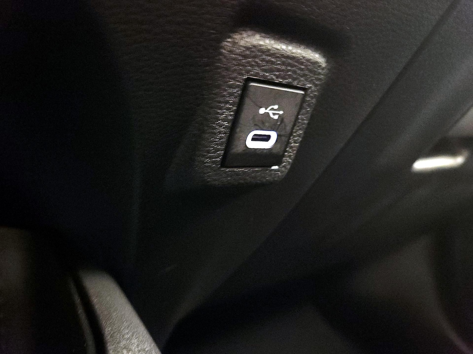2025 Toyota Corolla LE - Photo 17