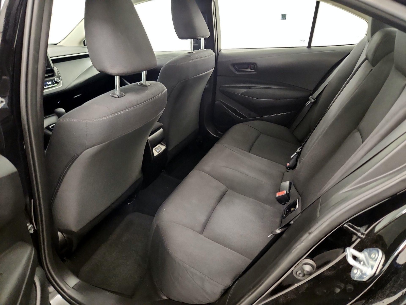 2025 Toyota Corolla LE - Photo 18