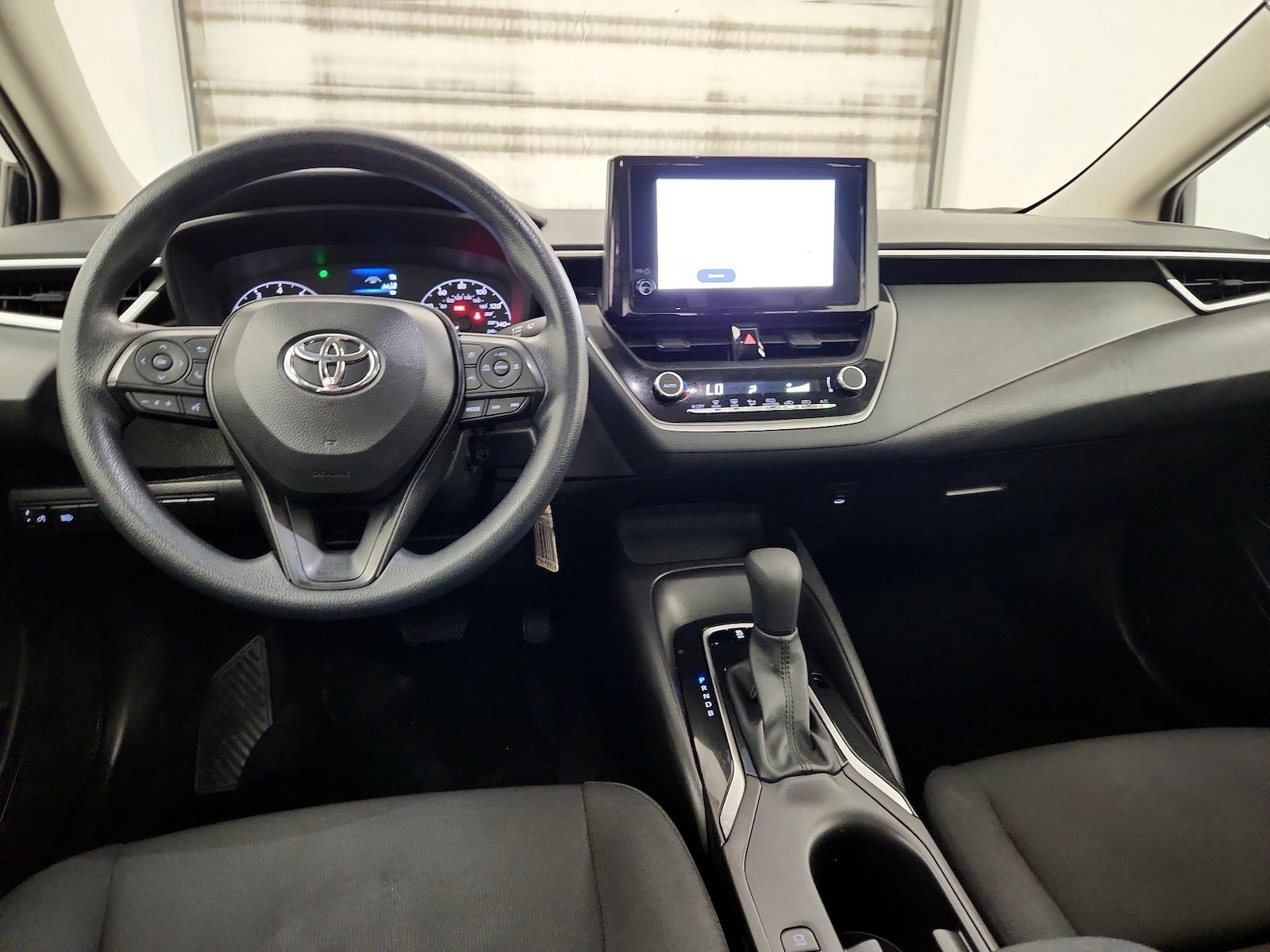 2025 Toyota Corolla LE - Photo 8