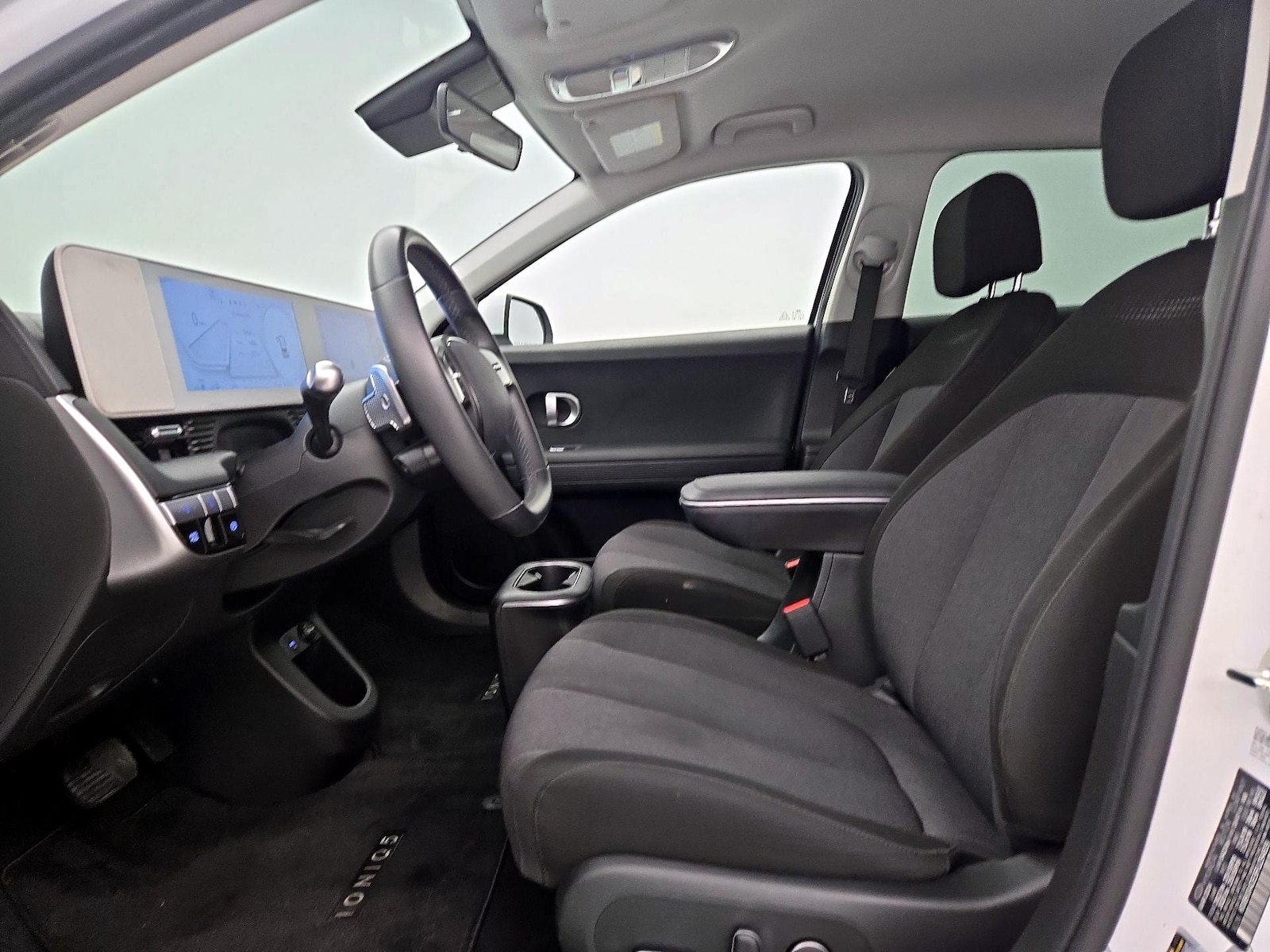 2024 Hyundai IONIQ 5 SE - Photo 12