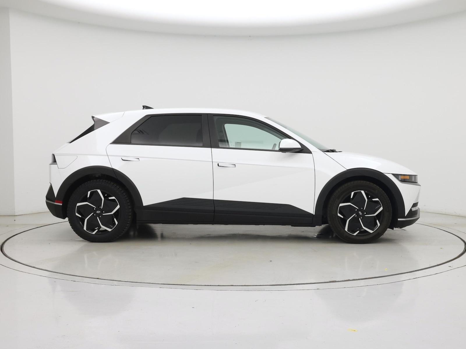 2024 Hyundai IONIQ 5 SE - Photo 8