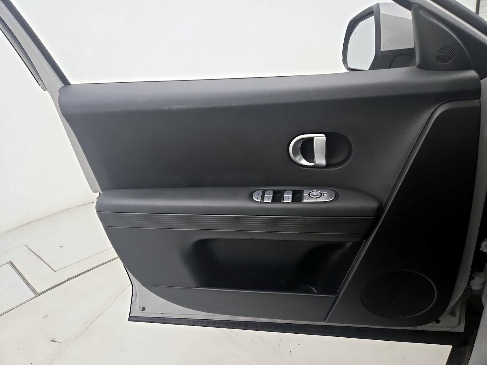 2024 Hyundai IONIQ 5 SEL - Photo 13