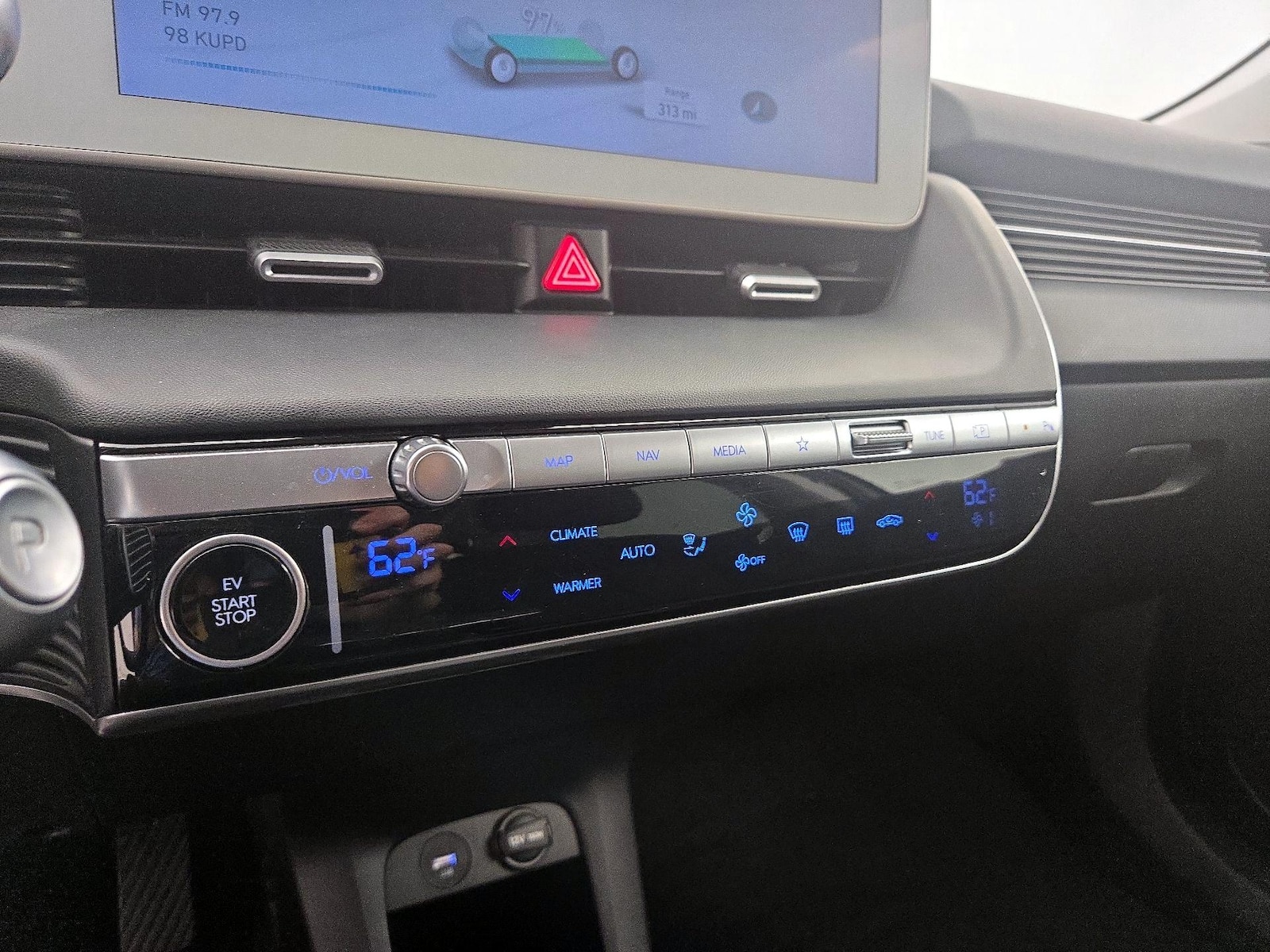 2024 Hyundai IONIQ 5 SEL - Photo 18