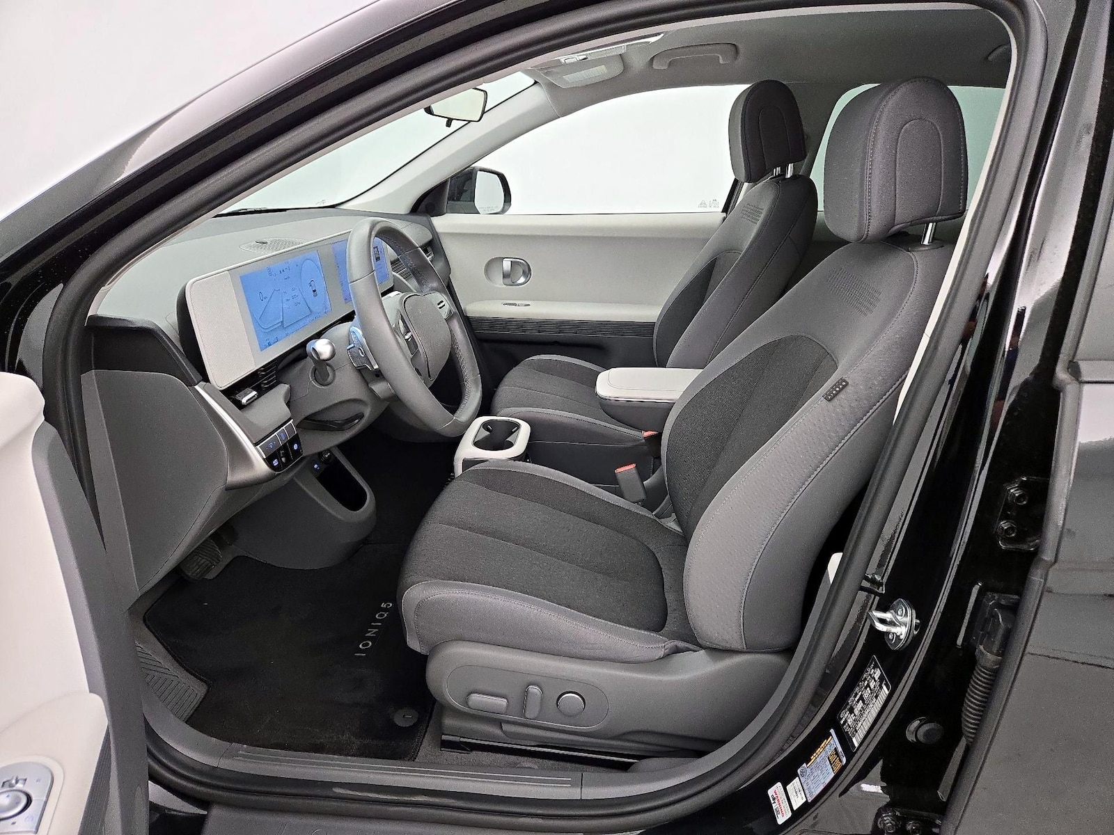 2024 Hyundai IONIQ 5 SE - Photo 12