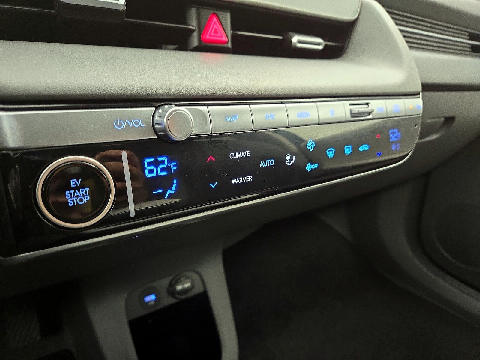 2024 Hyundai IONIQ 5 SE - Photo 18
