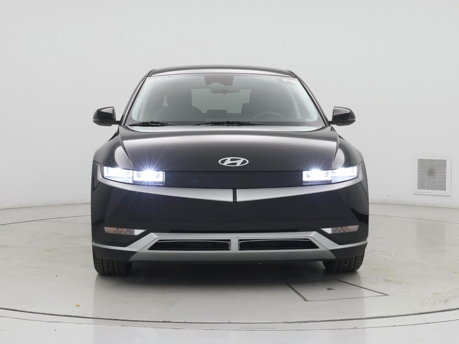 2024 Hyundai IONIQ 5 SE - Photo 6