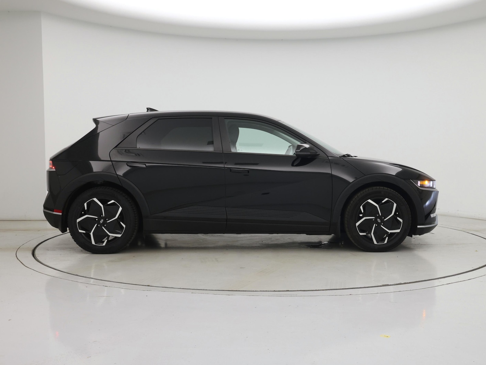 2024 Hyundai IONIQ 5 SE - Photo 8