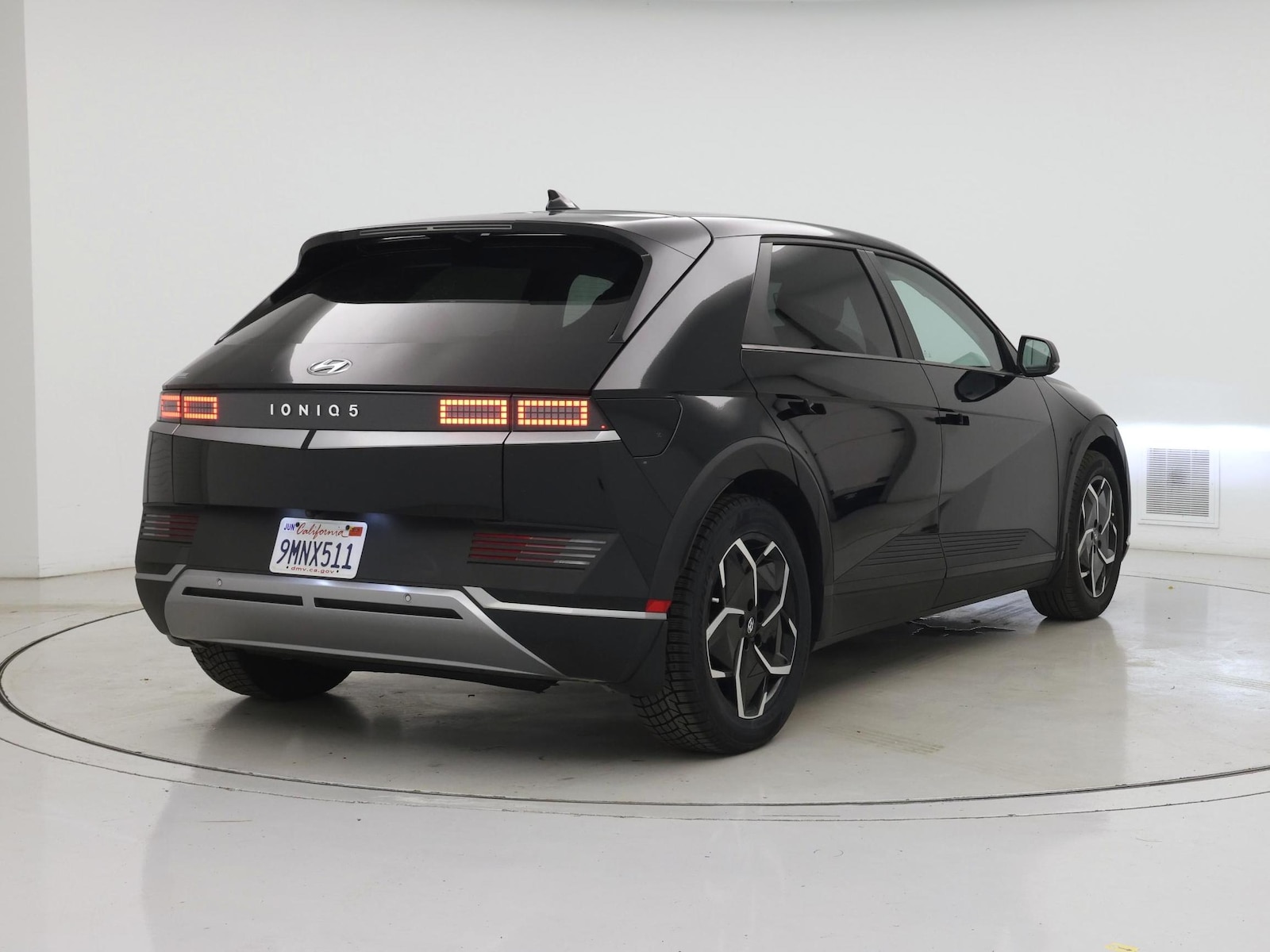 2024 Hyundai IONIQ 5 SE - Photo 9