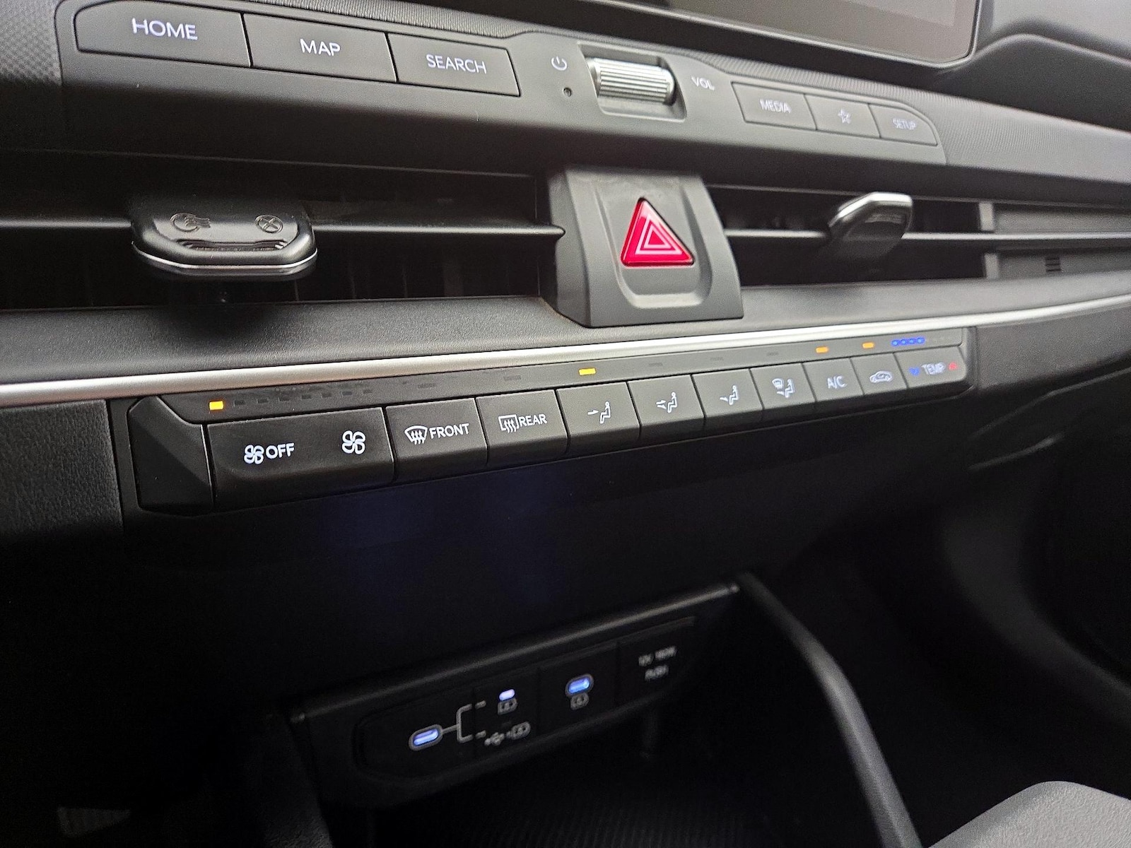 2025 Kia K4 LX - Photo 17