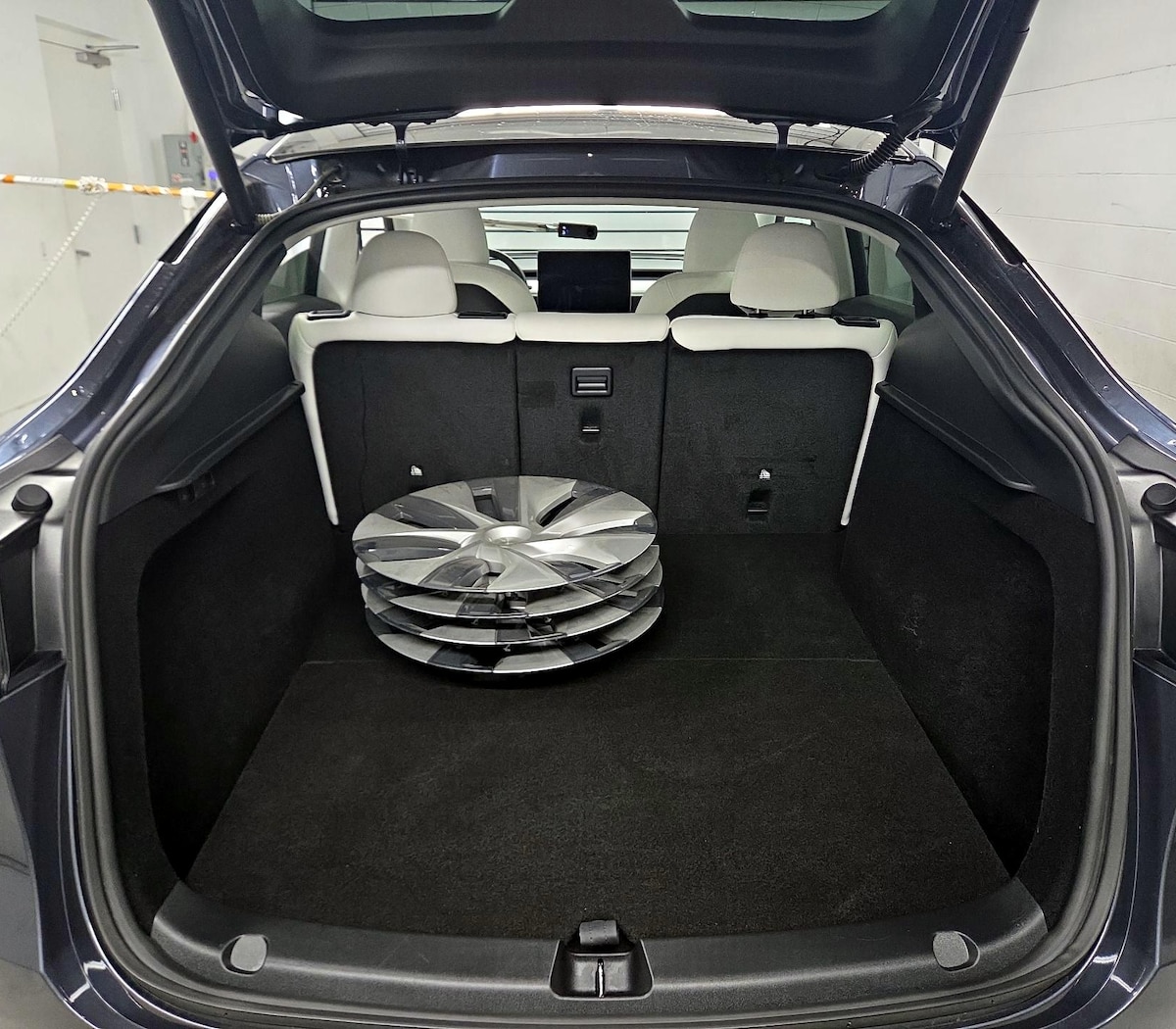 Trunk/Cargo (Seats Up)
