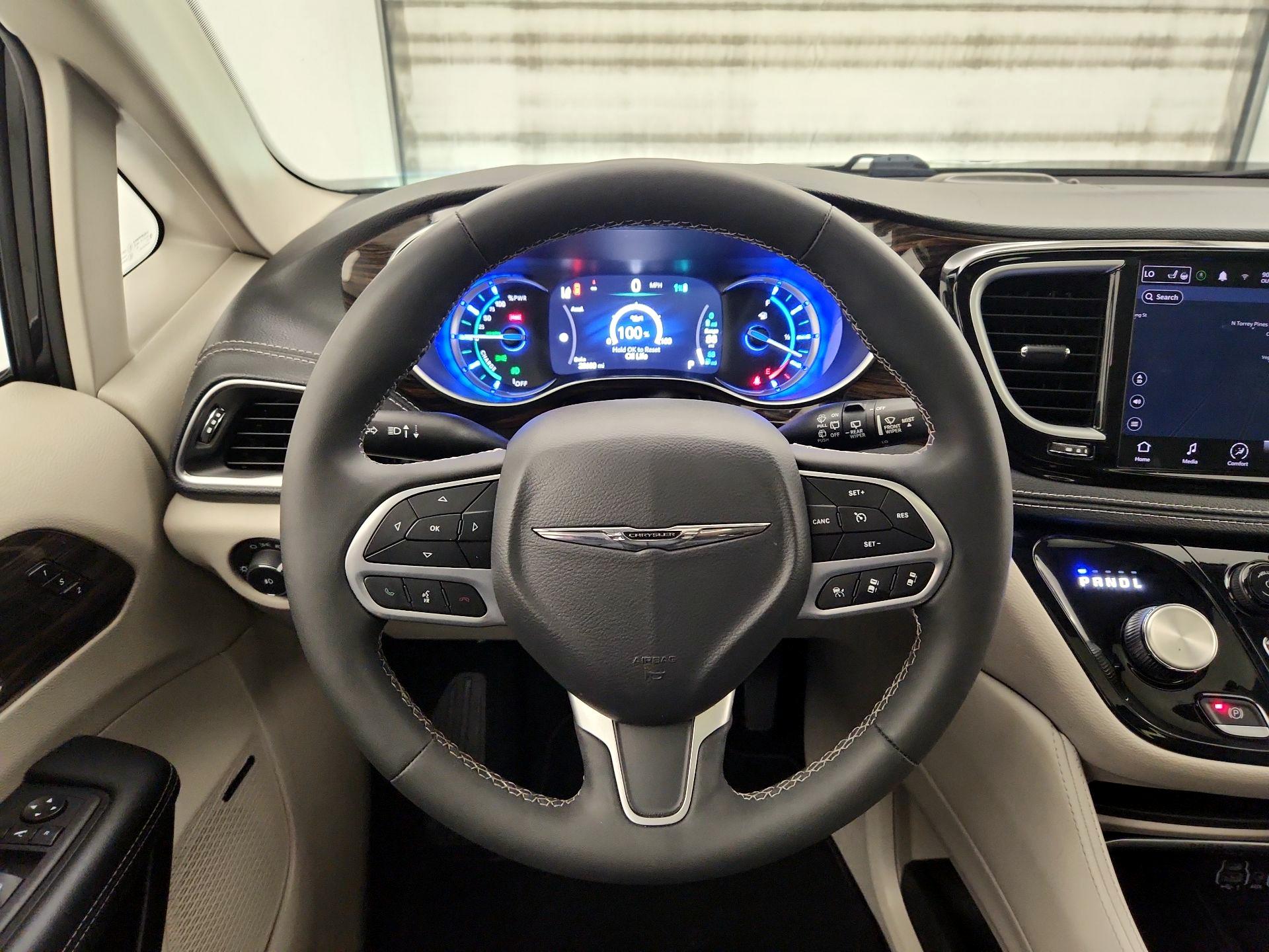 Thumbnail: 2023 Chrysler Pacifica - 10