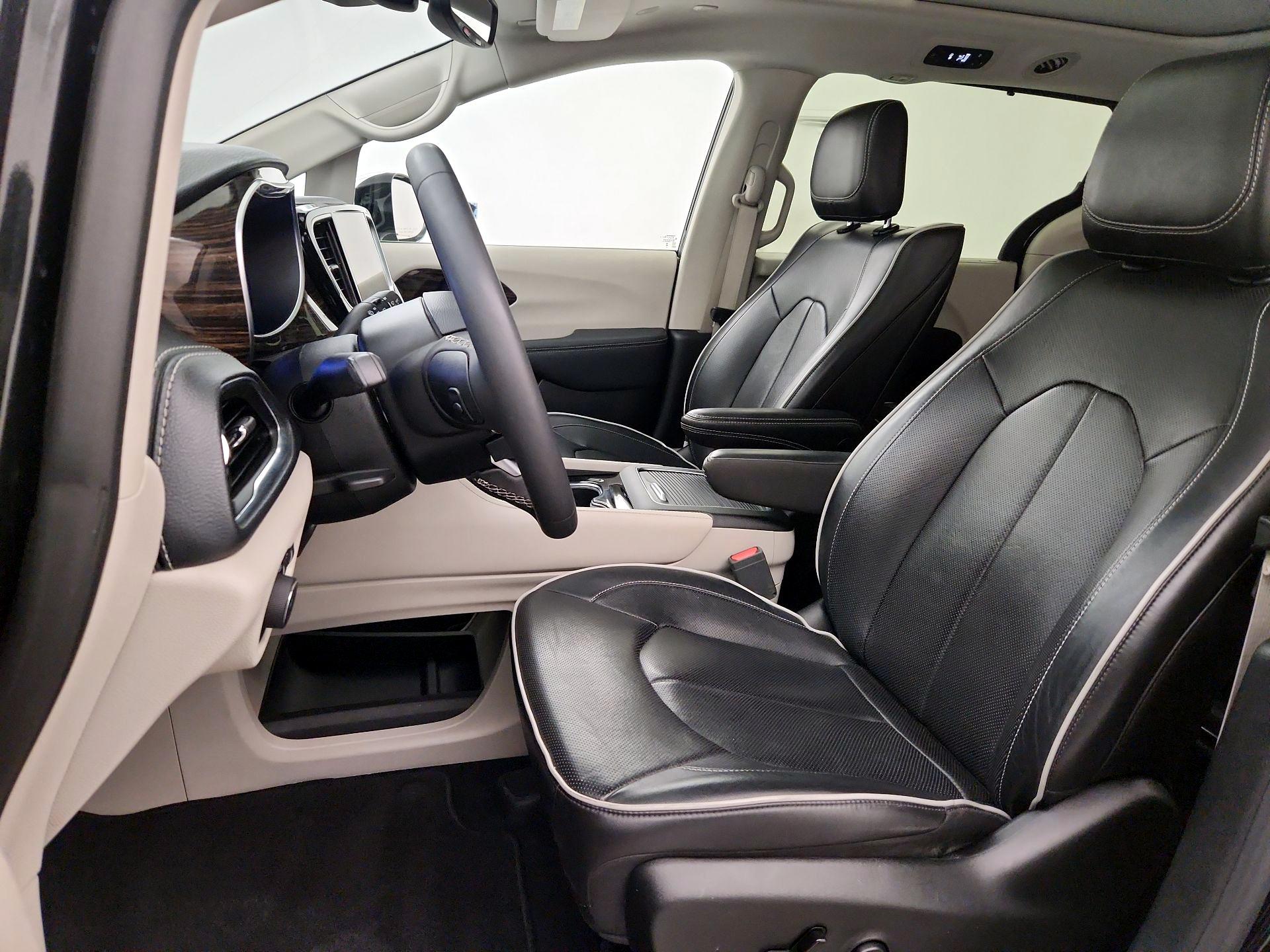 Thumbnail: 2023 Chrysler Pacifica - 11