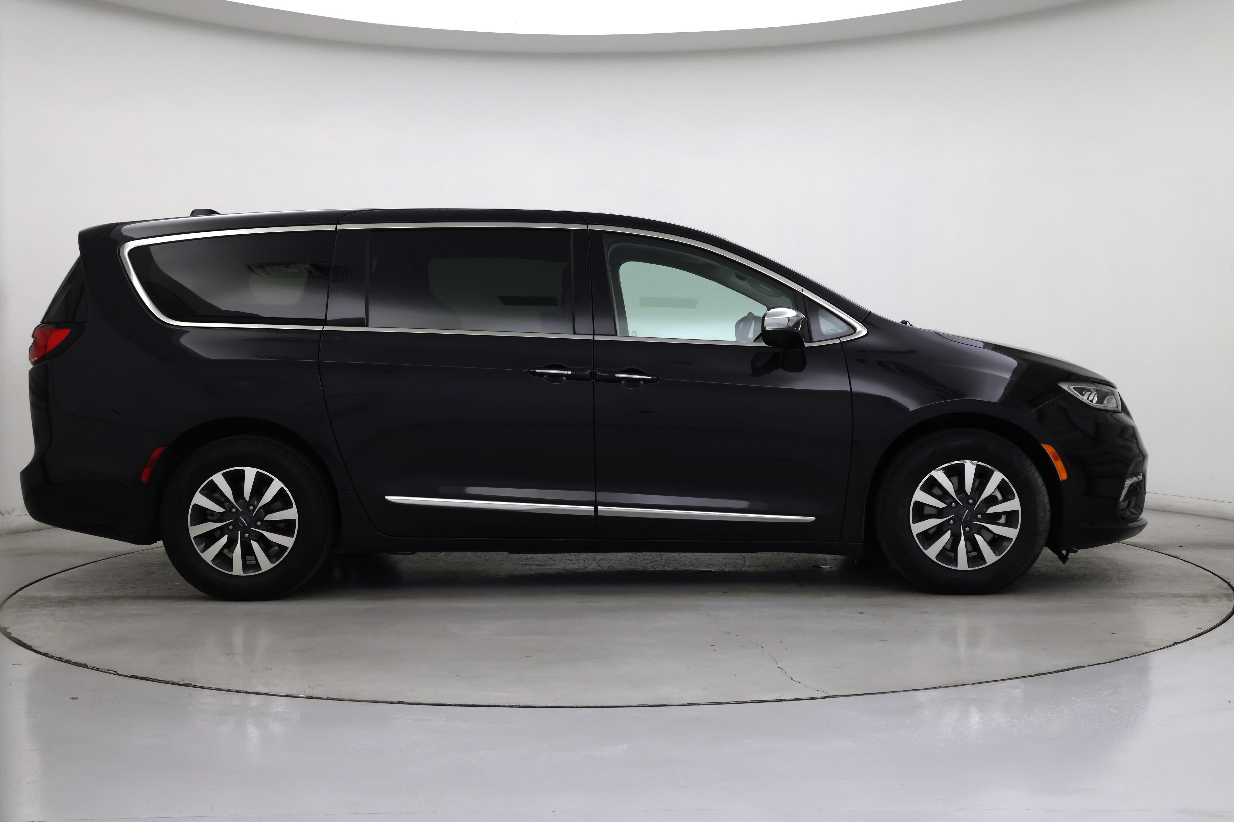 Thumbnail: 2023 Chrysler Pacifica - 7