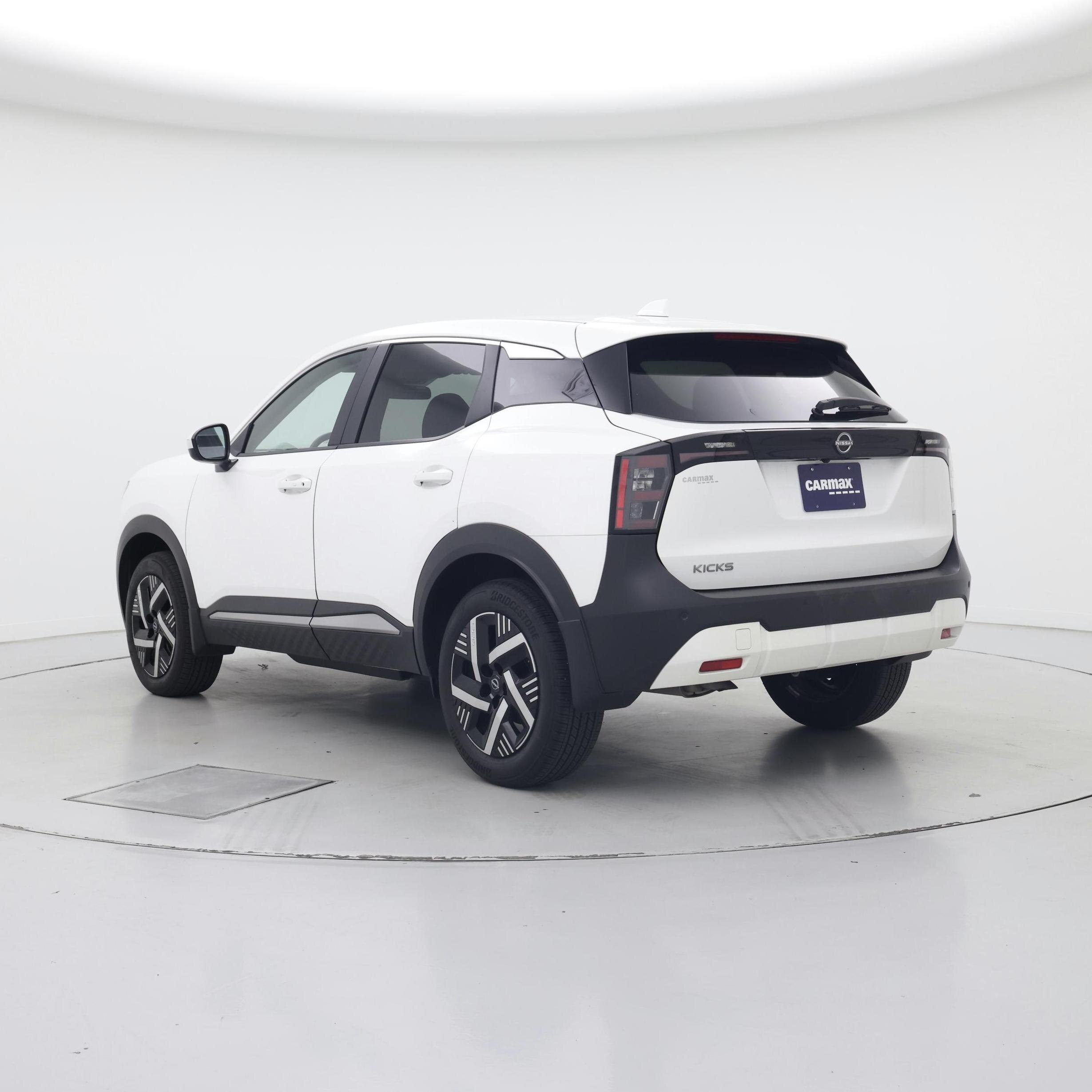 Thumbnail: 2025 Nissan Kicks - 2