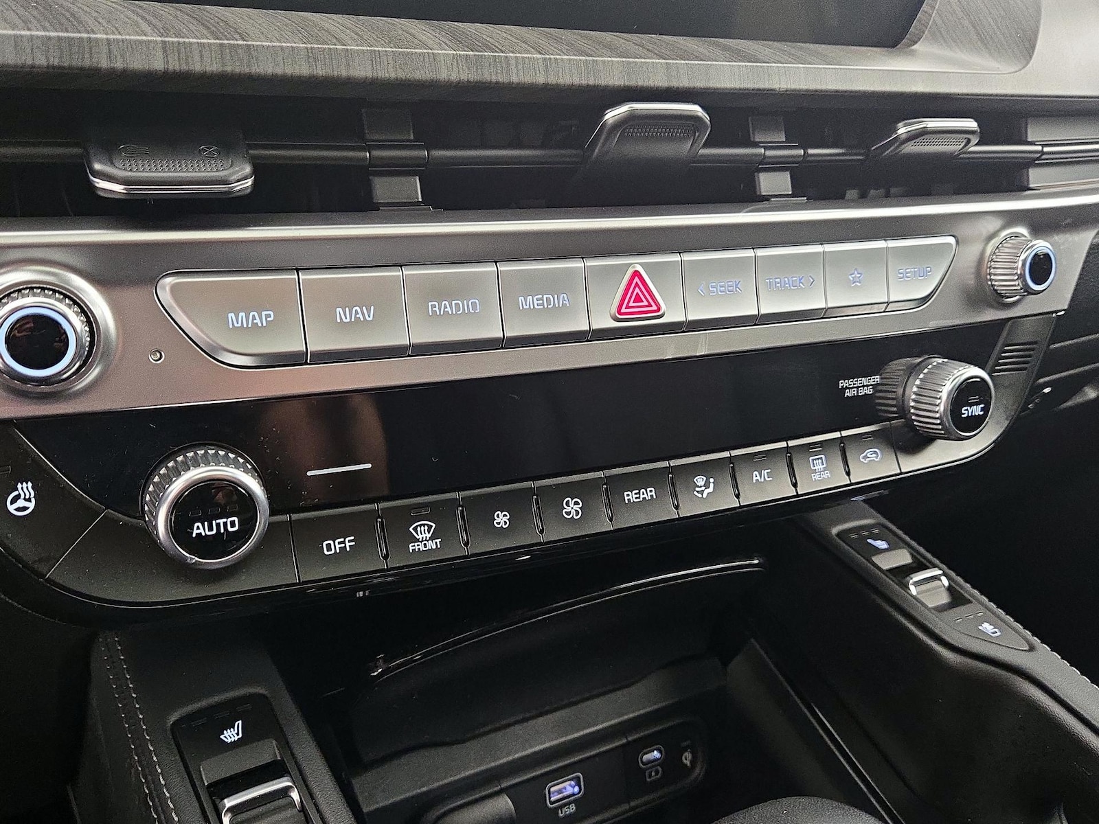 2024 Kia Telluride EX - Photo 18