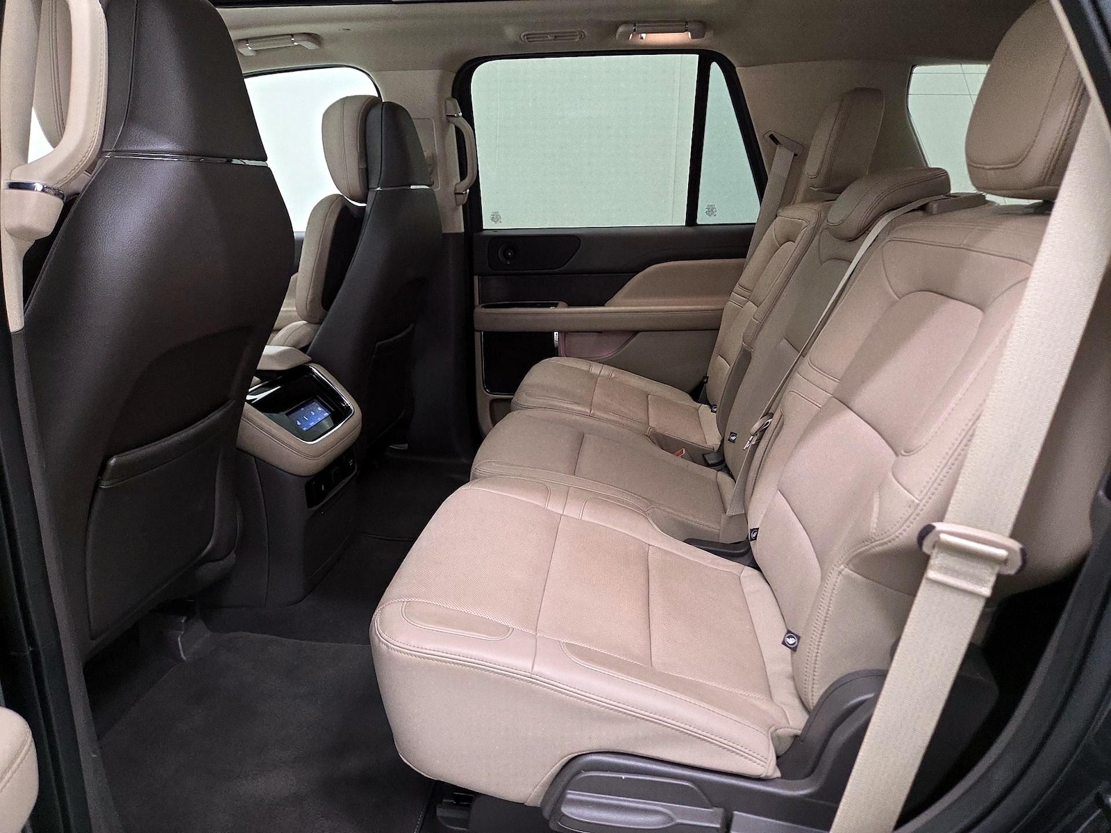 Rear A/C Seat(s)