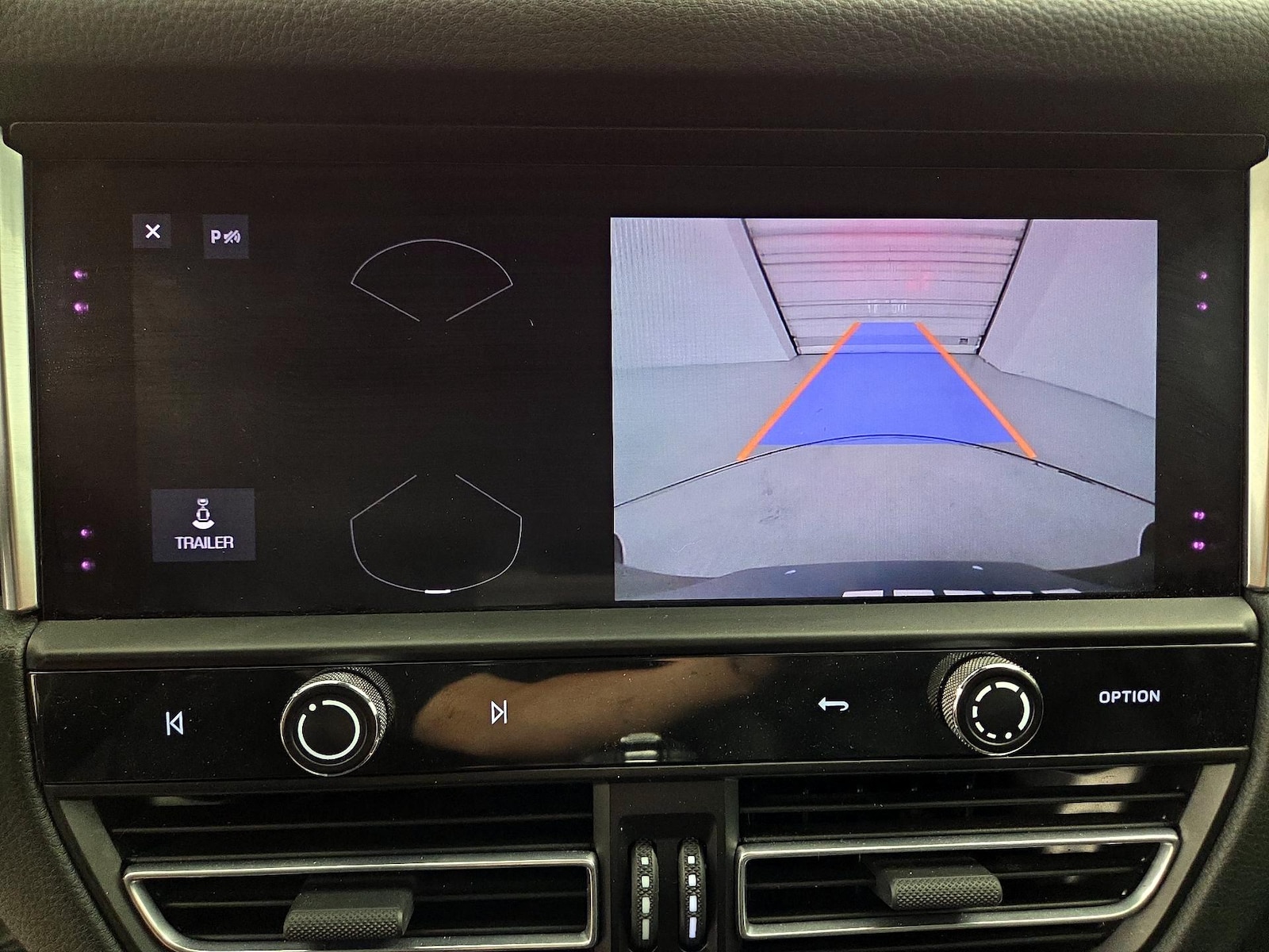 2022 Porsche Macan Base - Photo 16