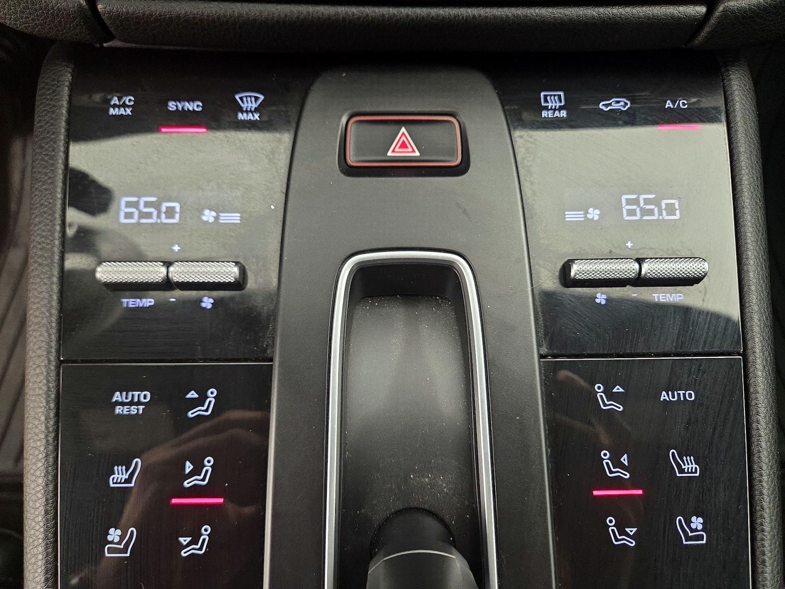 2022 Porsche Macan Base - Photo 18