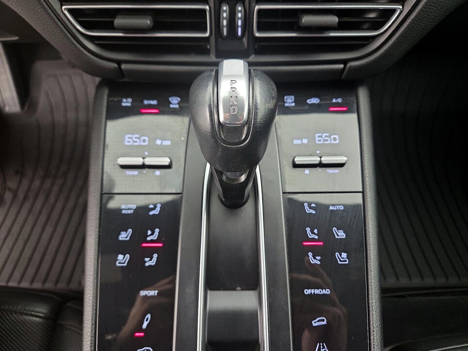 2022 Porsche Macan Base - Photo 19